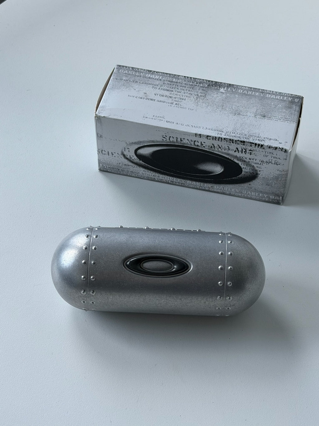 Oakley Vintage Capsule Sunglasses Case – Silver Aluminium