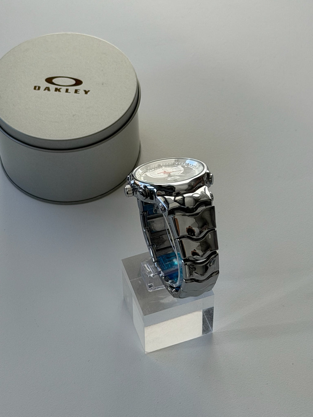 Oakley Judge Watch – Gloss Silver / Black Dial