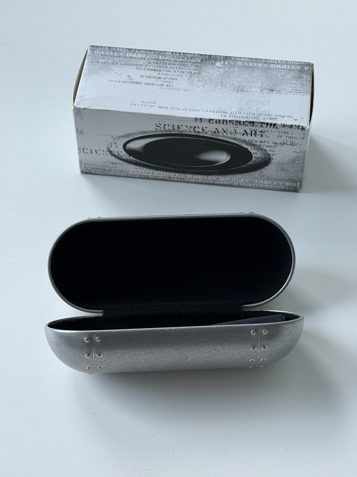 Oakley Vintage Capsule Sunglasses Case – Silver Aluminium