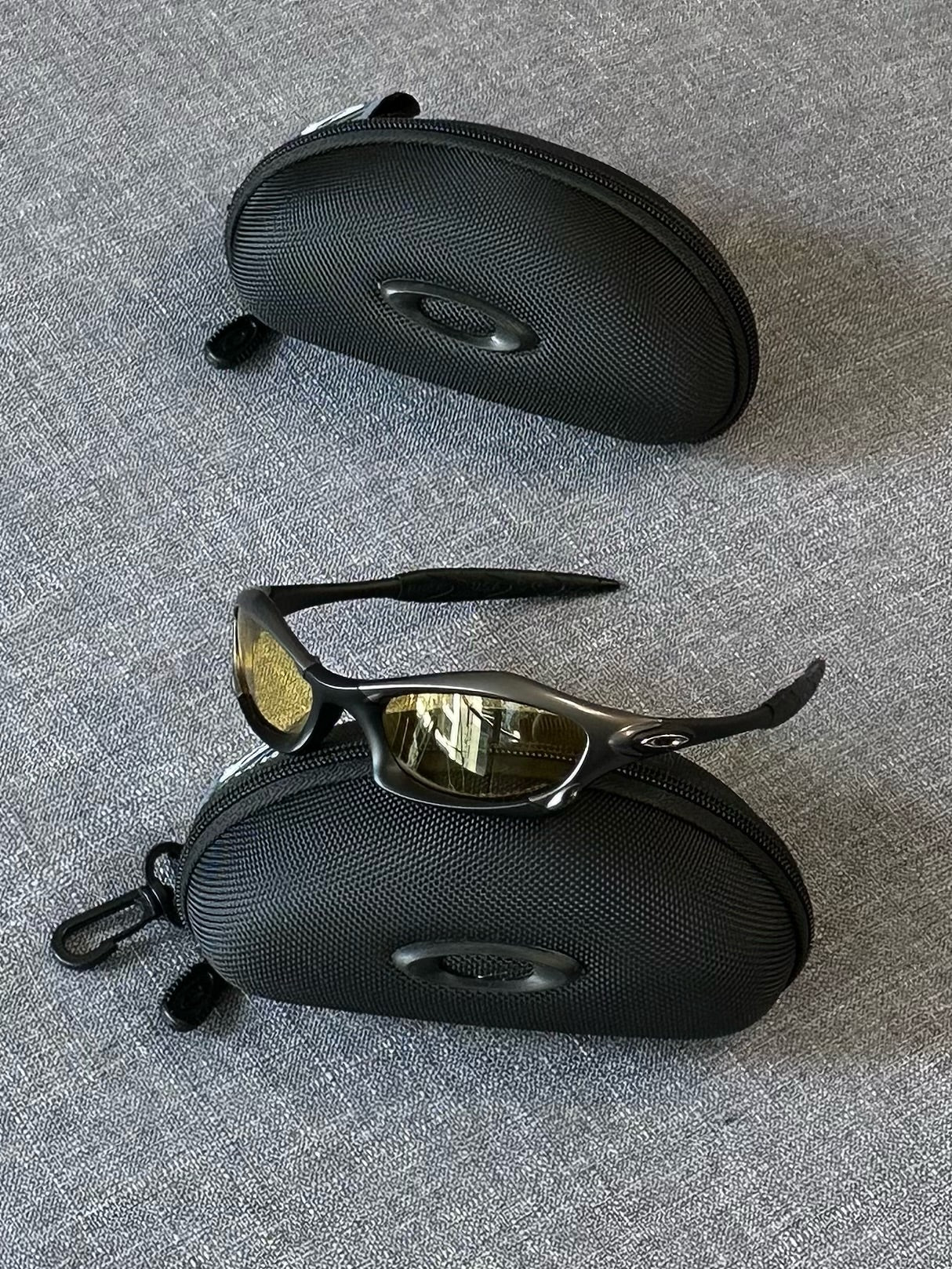 Vintage Oakley Sunglasses: Charcoal Frame, Yellow Lenses with Case