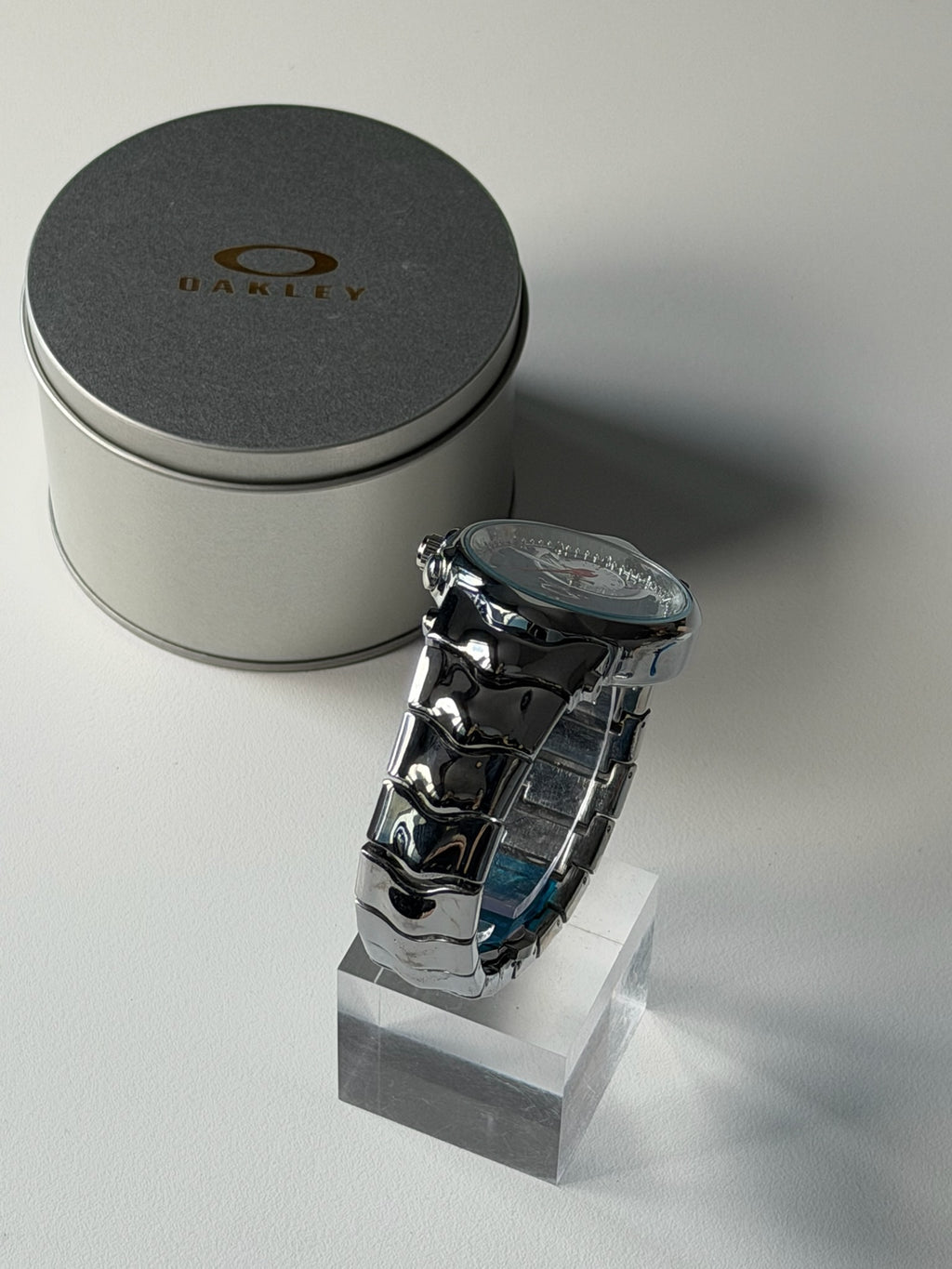 Oakley Judge Watch – Gloss Silver / Blue Dial