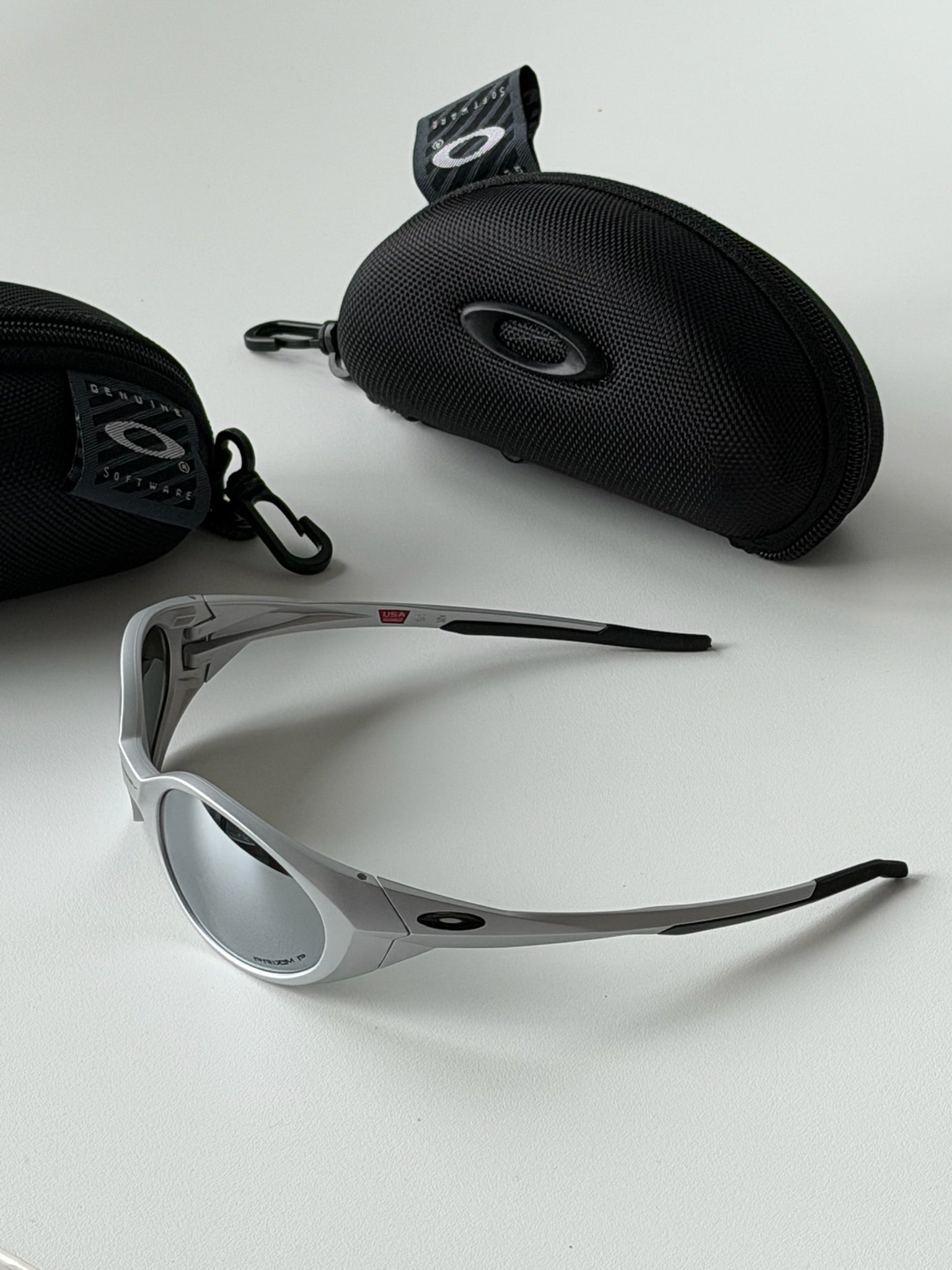 Oakley Eye Jacket Sunglasses – Silver Frame / Silver Mirror Lens | Y2K Wraparound Shades