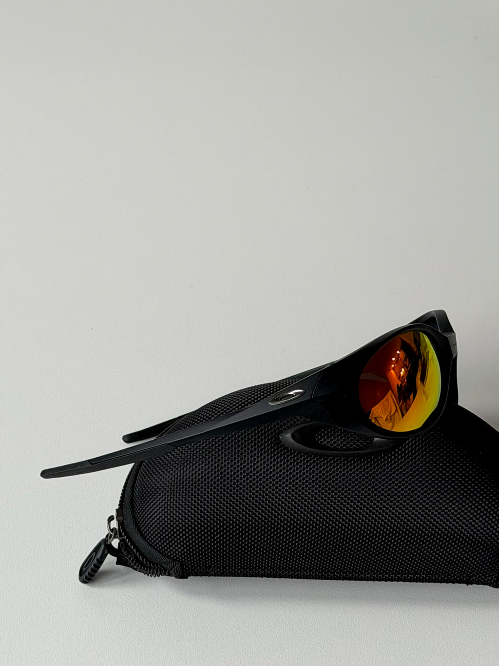 Oakley Eye Jacket Sunglasses – Black Frame / Fire Iridium Lens | Y2K Wraparound Sports Shades