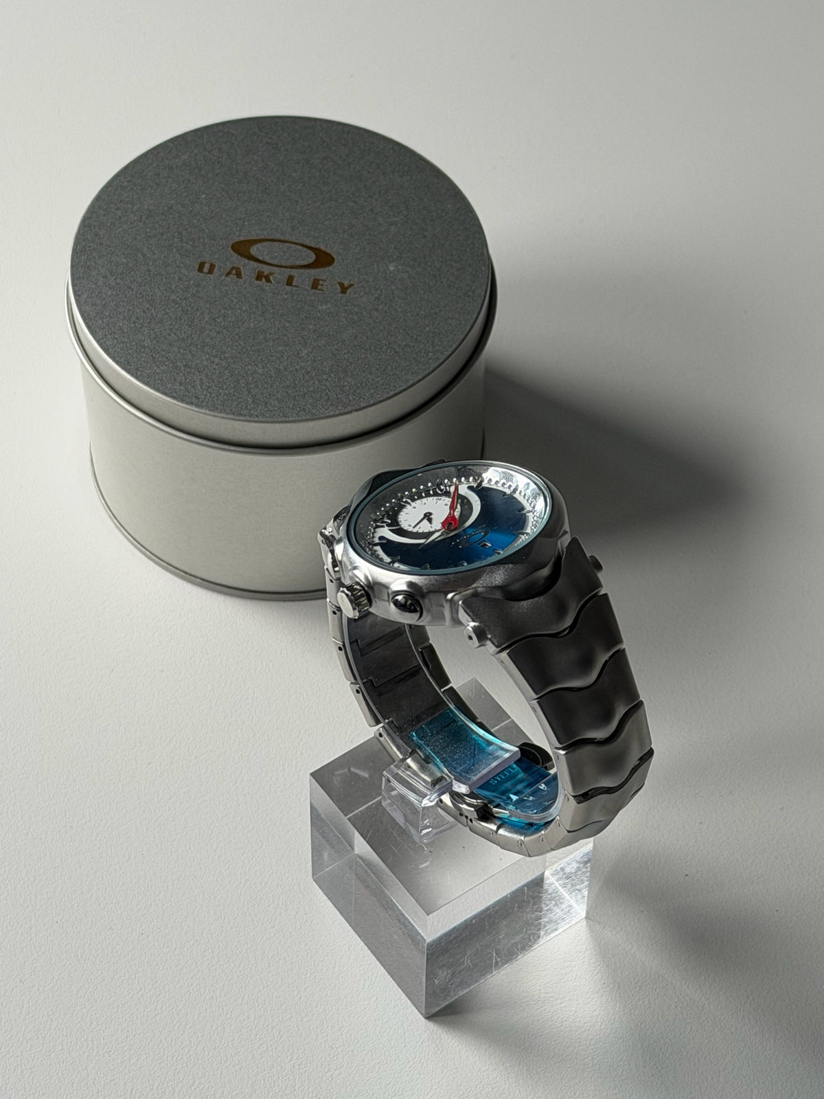 Oakley Judge Watch – Matte Silver / Blue Dial