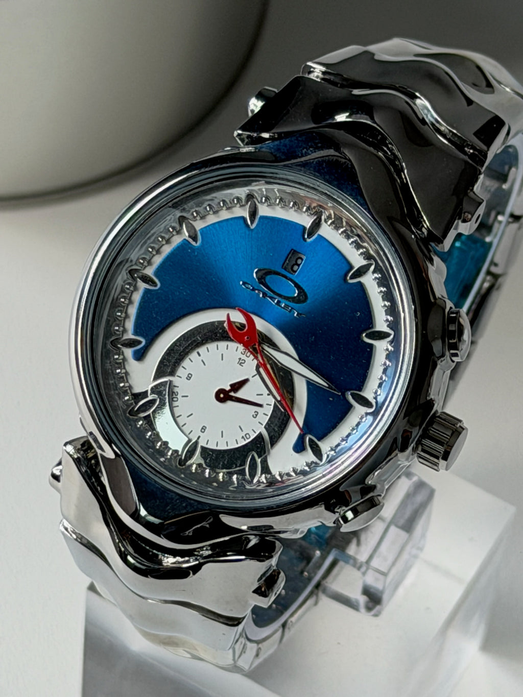 Oakley Judge Watch – Gloss Silver / Blue Dial