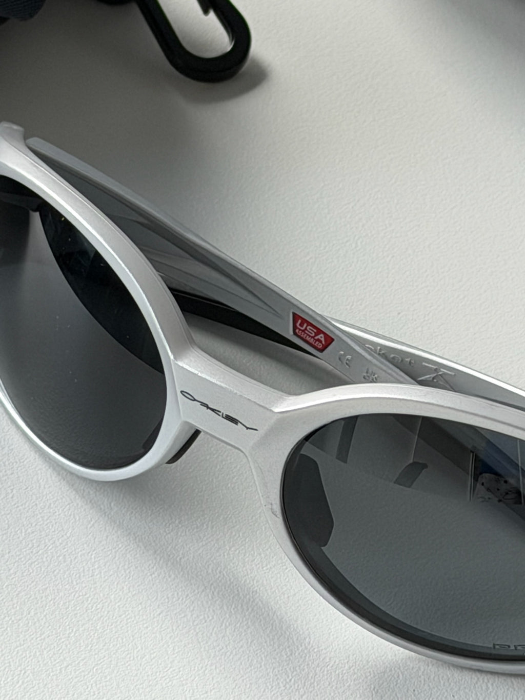 Oakley Eye Jacket Sunglasses – Silver Frame / Black Lens | Y2K Wraparound Sports Shades