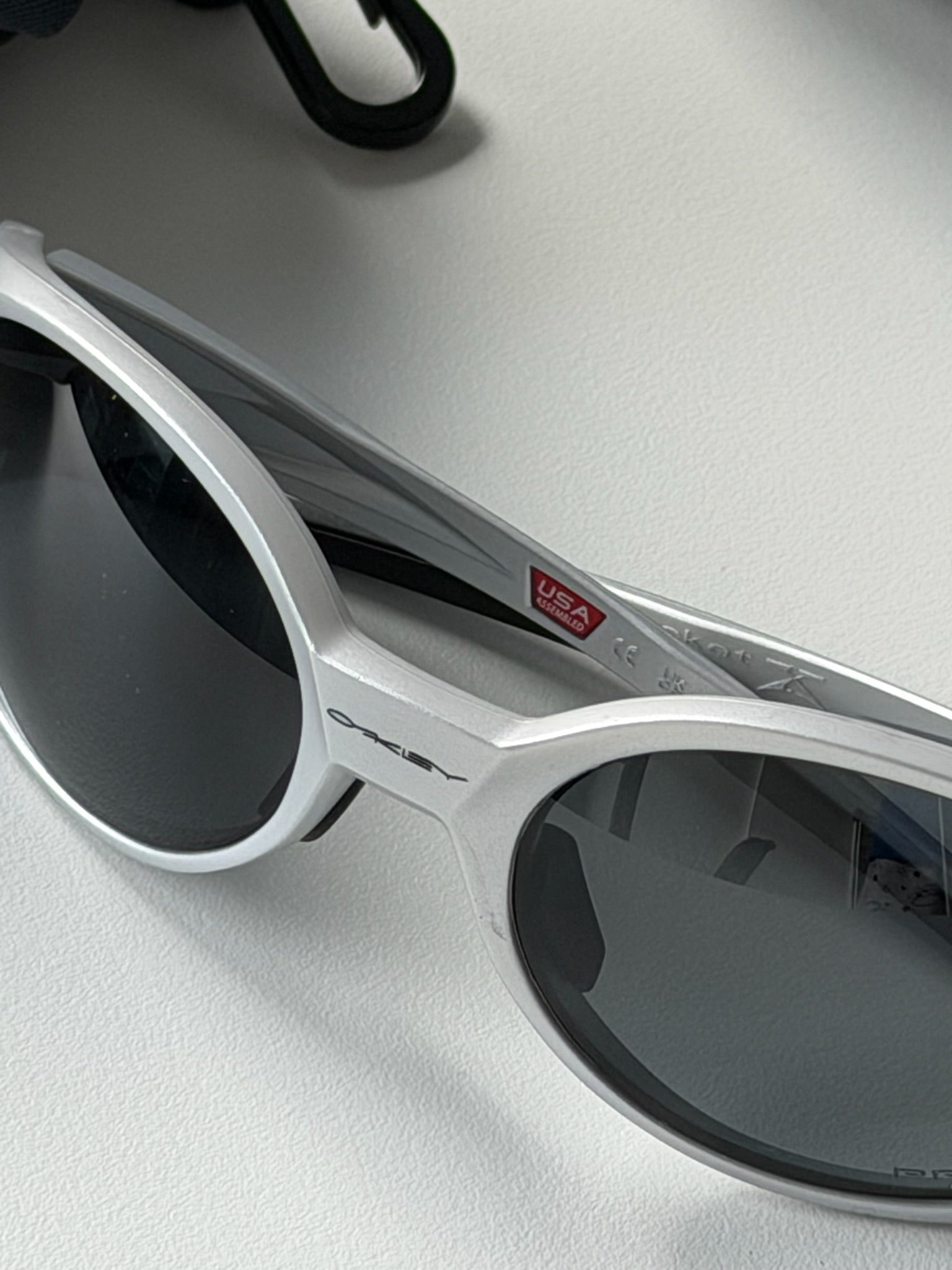 Oakley Eye Jacket Sunglasses – Silver Frame / Black Lens | Y2K Wraparound Sports Shades