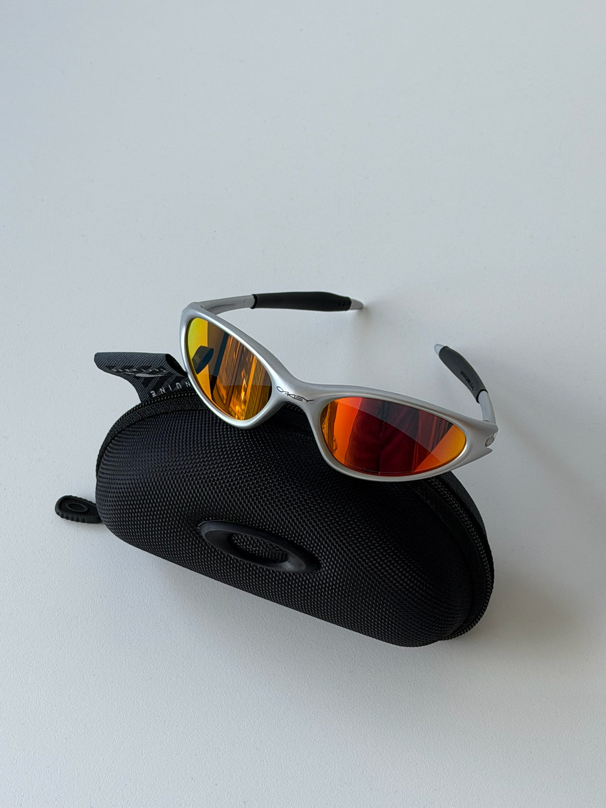Oakley Eye Jacket Gen 1 Sunglasses – Silver / Fire Red