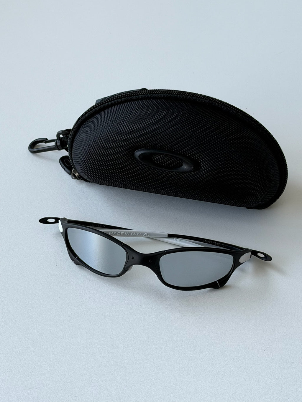 Vintage Oakley Juliet 1.0 – Black Frame / Silver Mirror Lens