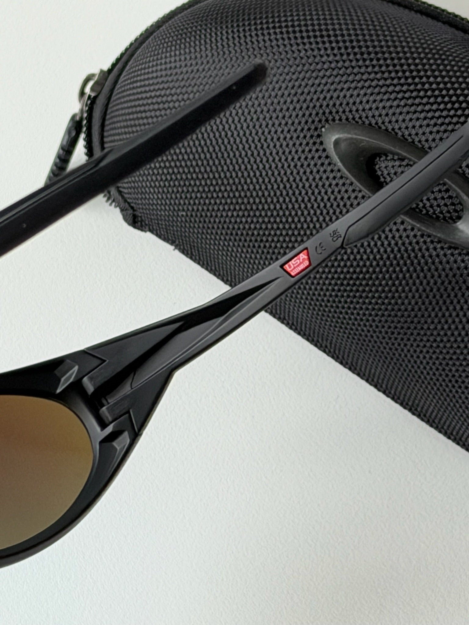 Oakley Eye Jacket Sunglasses – Black Frame / Ocean Blue Lens | Y2K Wraparound Sports Shades