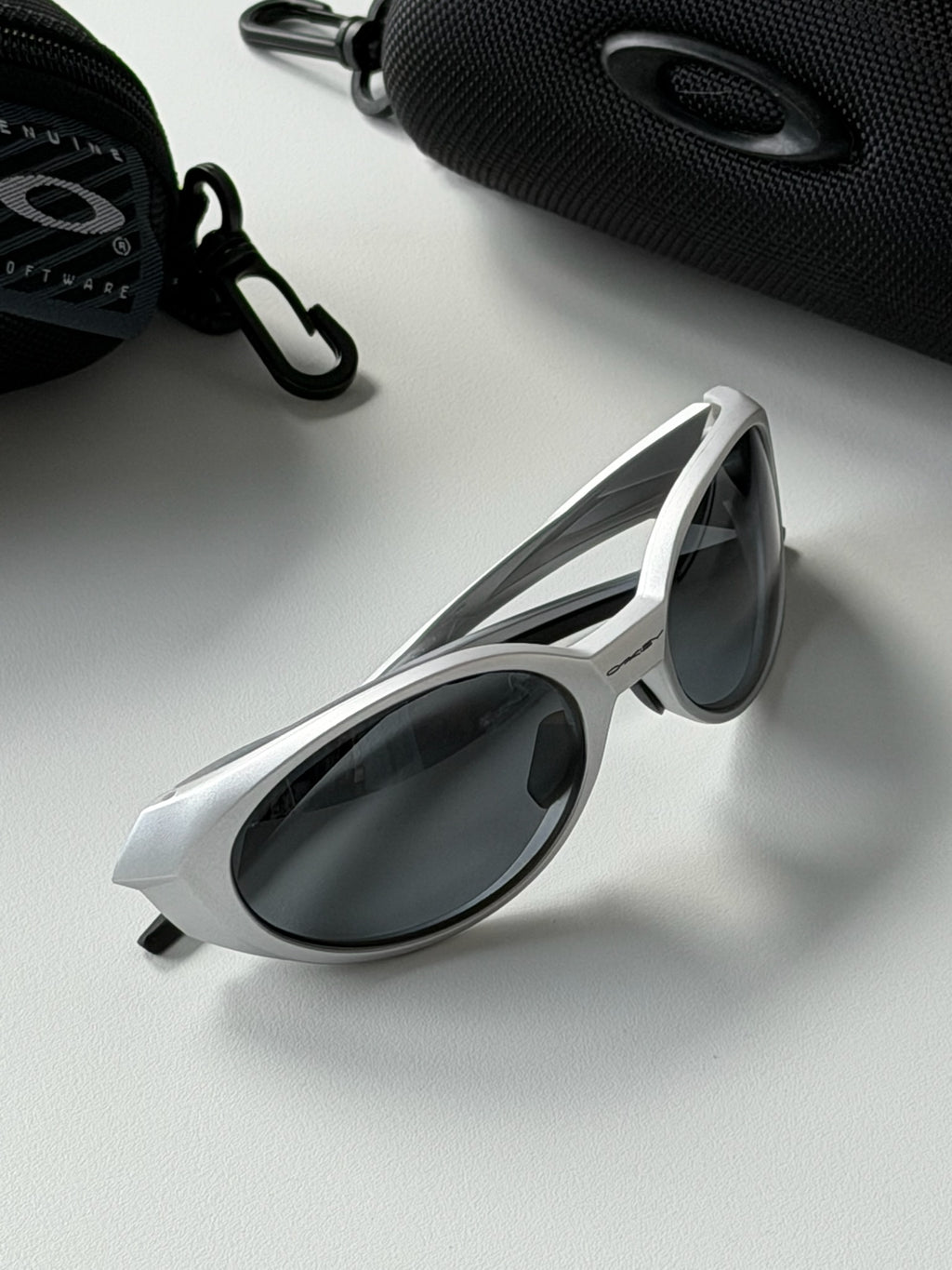 Oakley Eye Jacket Sunglasses – Silver Frame / Black Lens | Y2K Wraparound Sports Shades