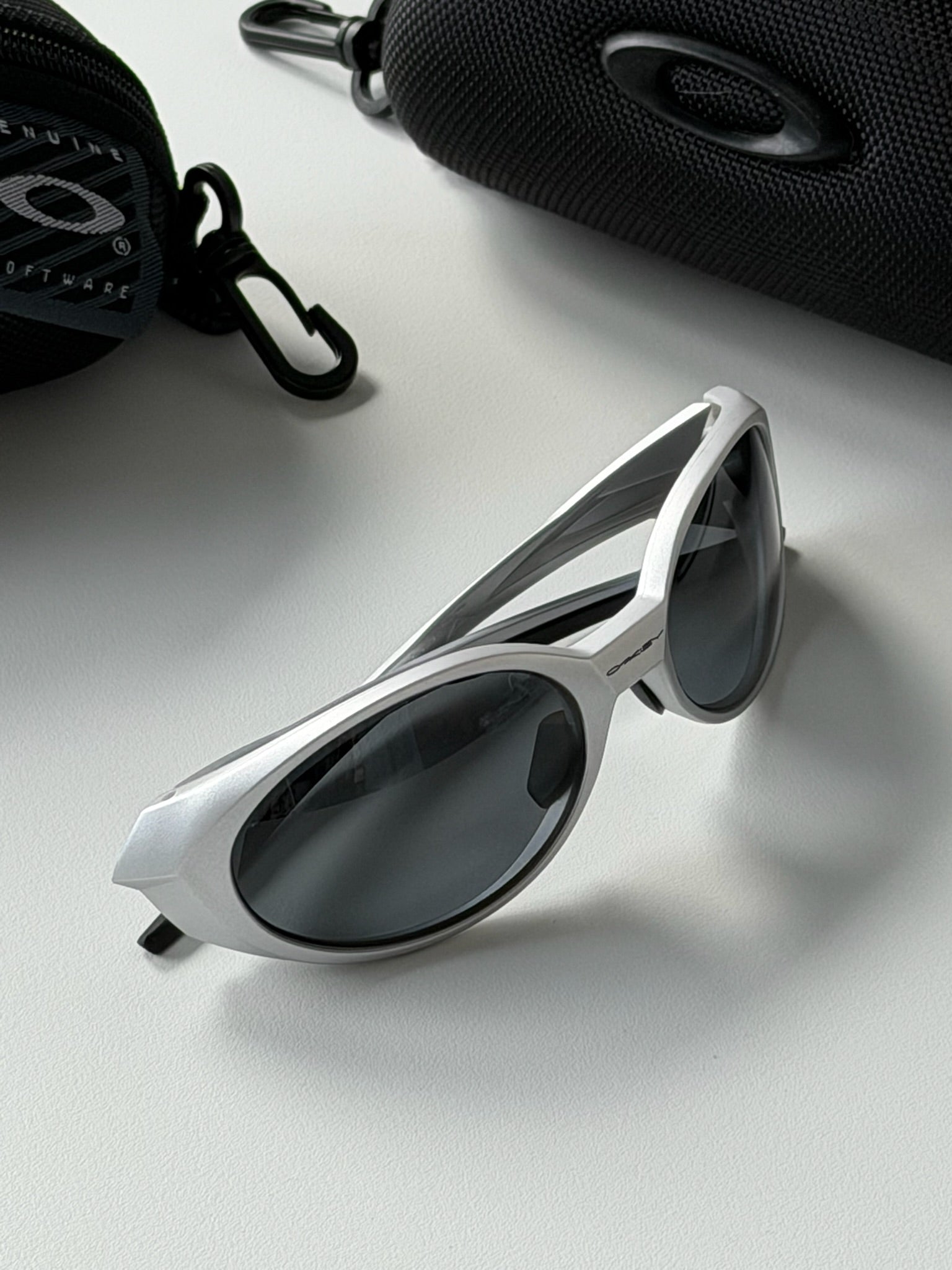 Oakley Eye Jacket Sunglasses – Silver Frame / Black Lens | Y2K Wraparound Sports Shades