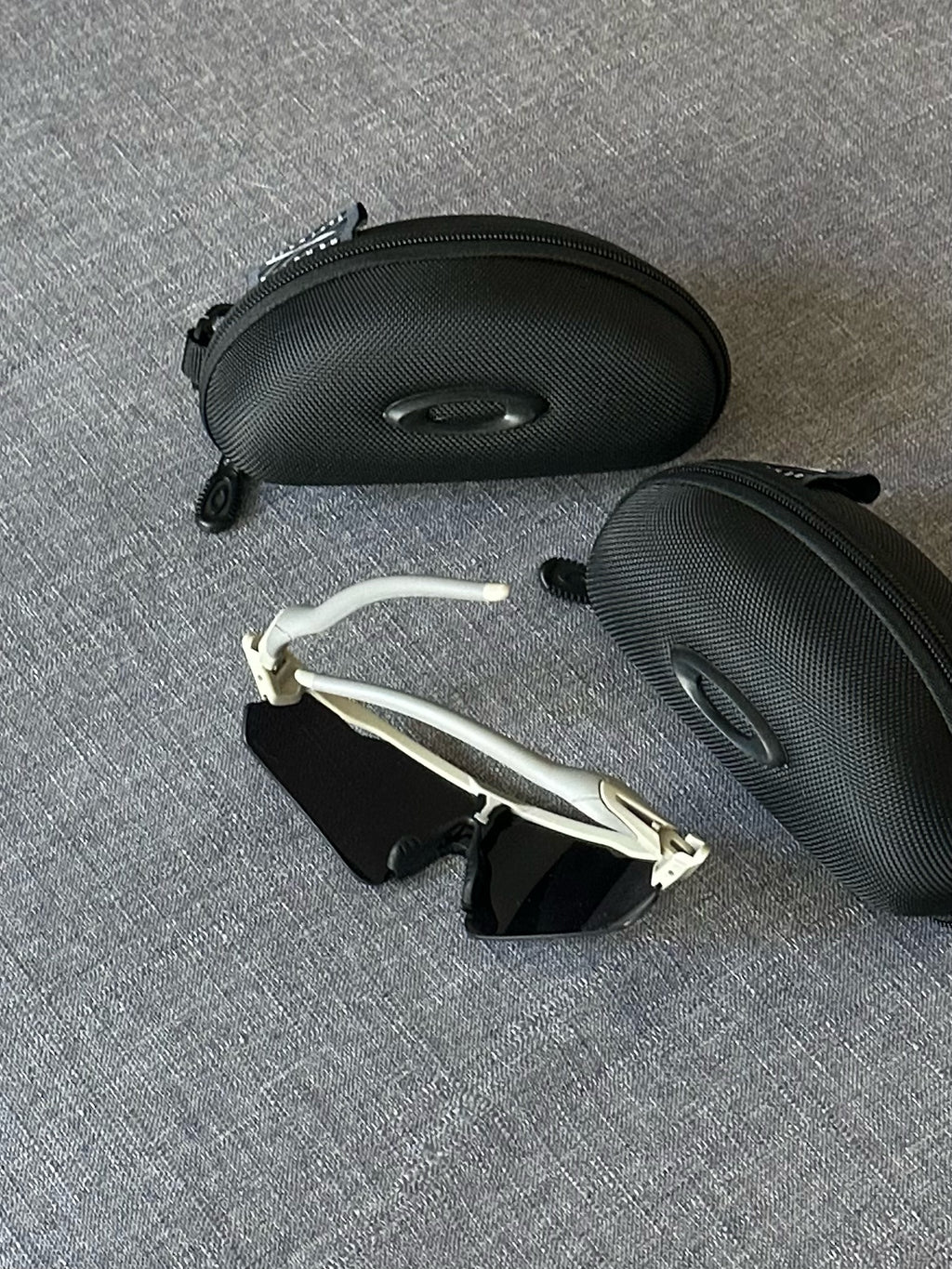 Oakley Performance Shield Sunglasses – Reflective Silver Lens Oakley-Style Sport Frame