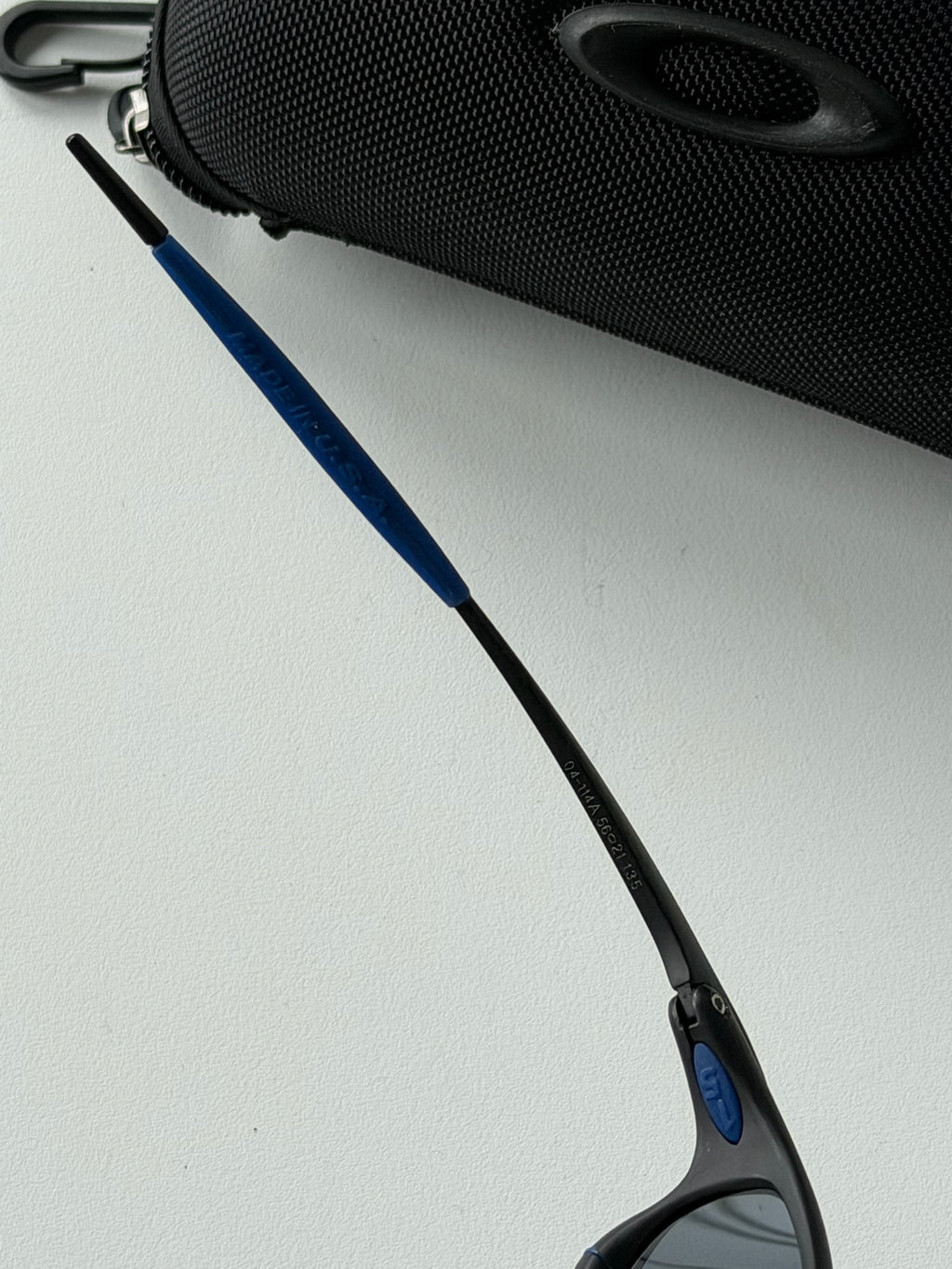 Vintage Oakley Juliet 1.0 – Black & Blue Frame / Deep Blue Mirror Lens