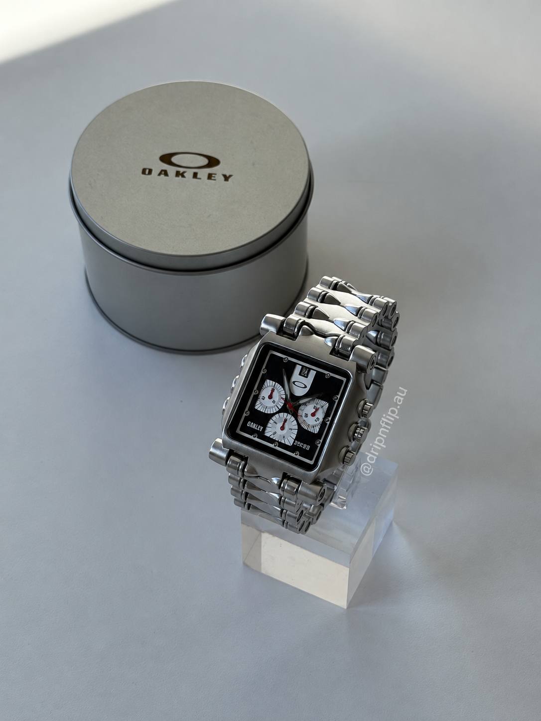 Oakley Minute Machine Watch – Silver / Black Dial
