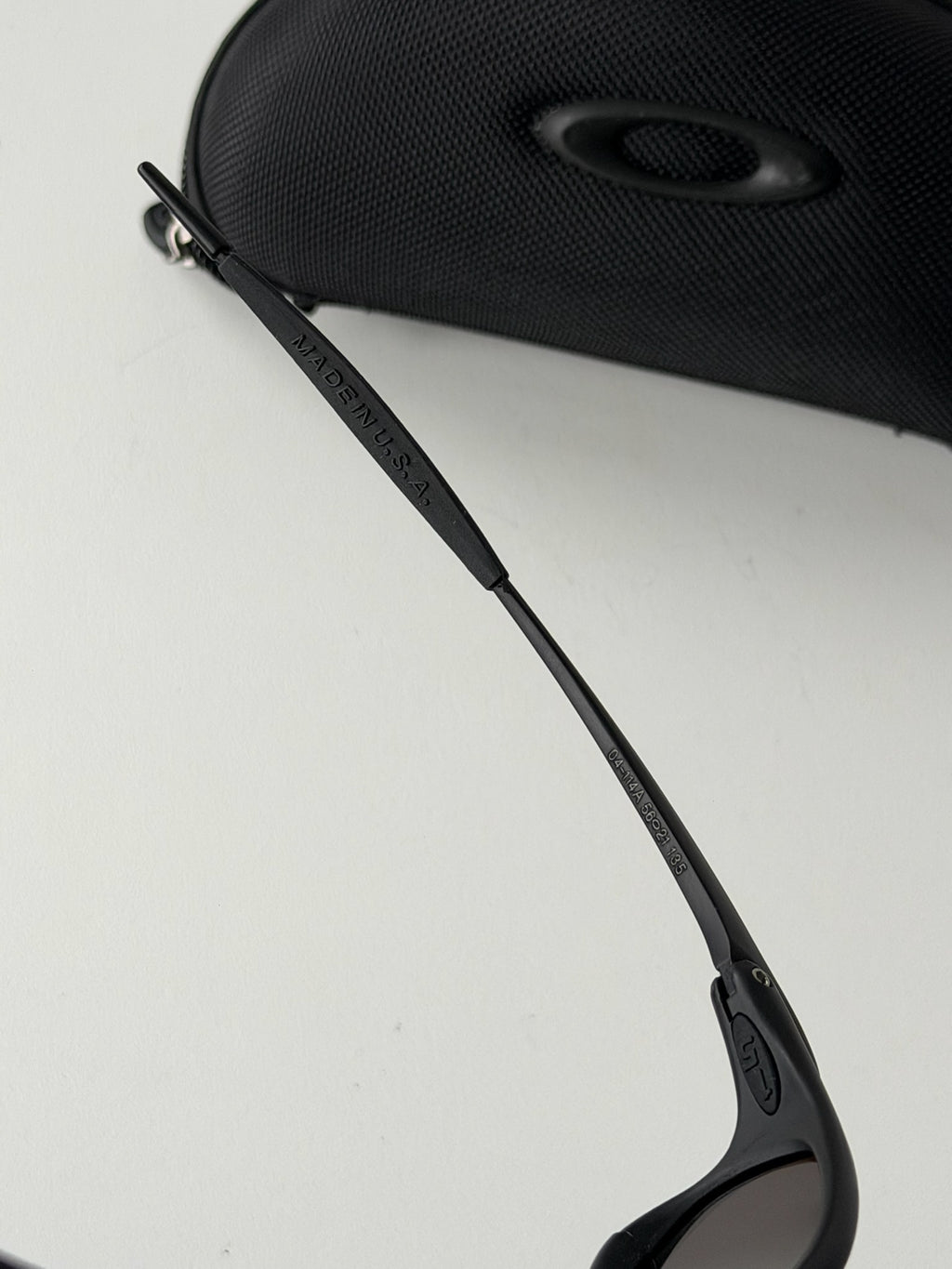 Vintage Oakley Juliet 1.0 – Black Frame / Green Iridescent Mirror Lens