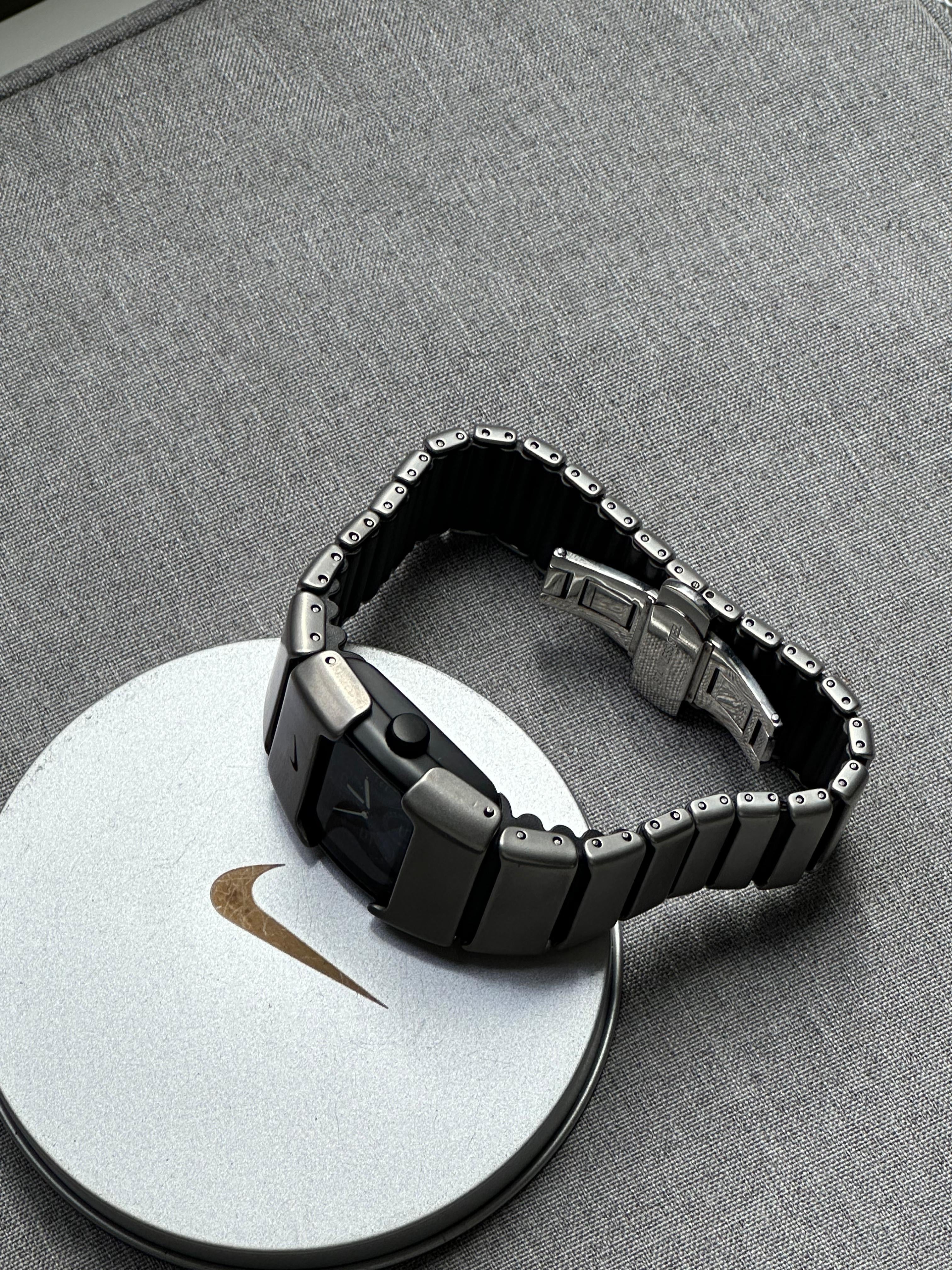 Nike D-Line Satin Silver Analogue Watch with Blue Dial | Rare Collectible | Unisex Retro Sports Timepiece