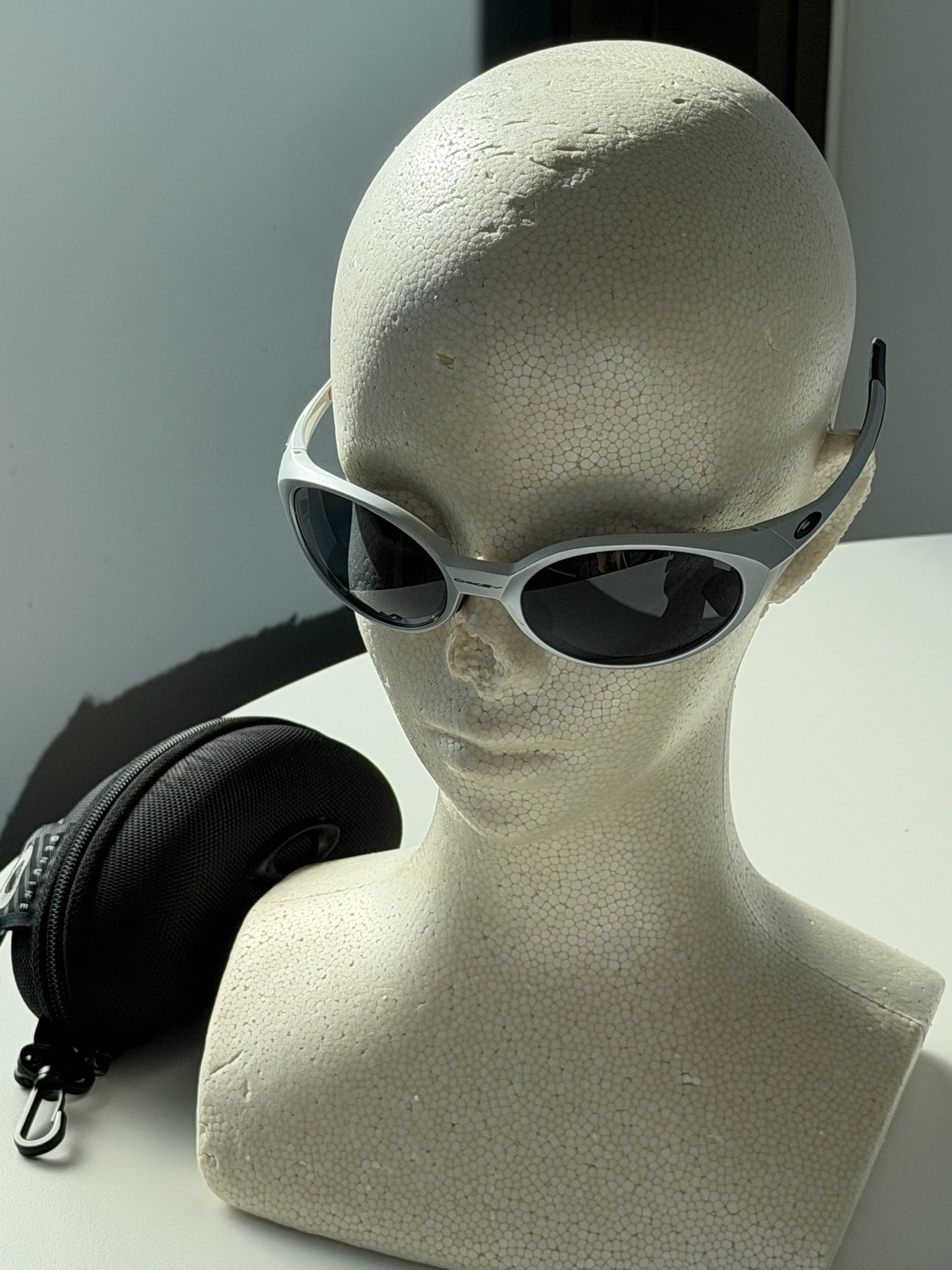 Oakley Eye Jacket Sunglasses – Silver Frame / Black Lens | Y2K Wraparound Sports Shades