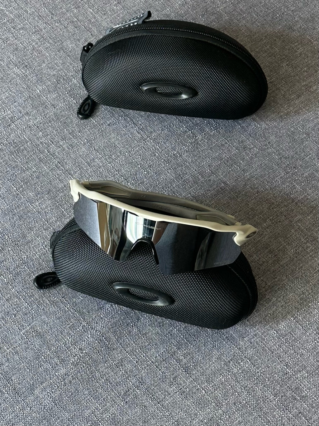 Oakley Performance Shield Sunglasses – Reflective Silver Lens Oakley-Style Sport Frame