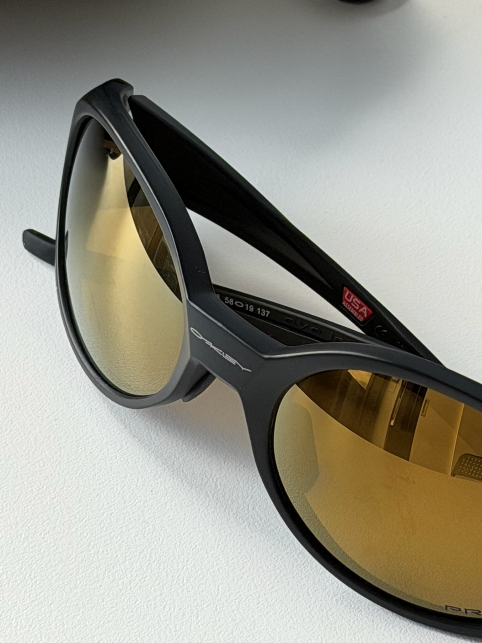 Oakley Eye Jacket Sunglasses – Matte Black Frame / Gold Mirror Lens | Vintage Y2K Wraparound Shades