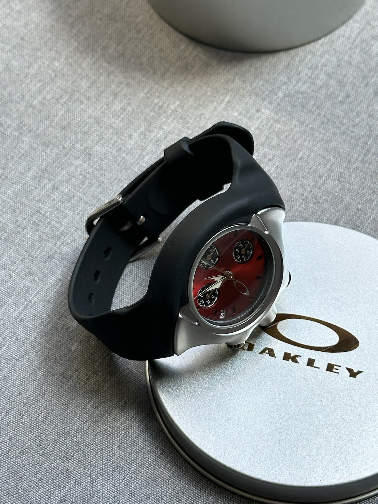 Oakley Chronograph Watch – Red Dial with Rubber Strap