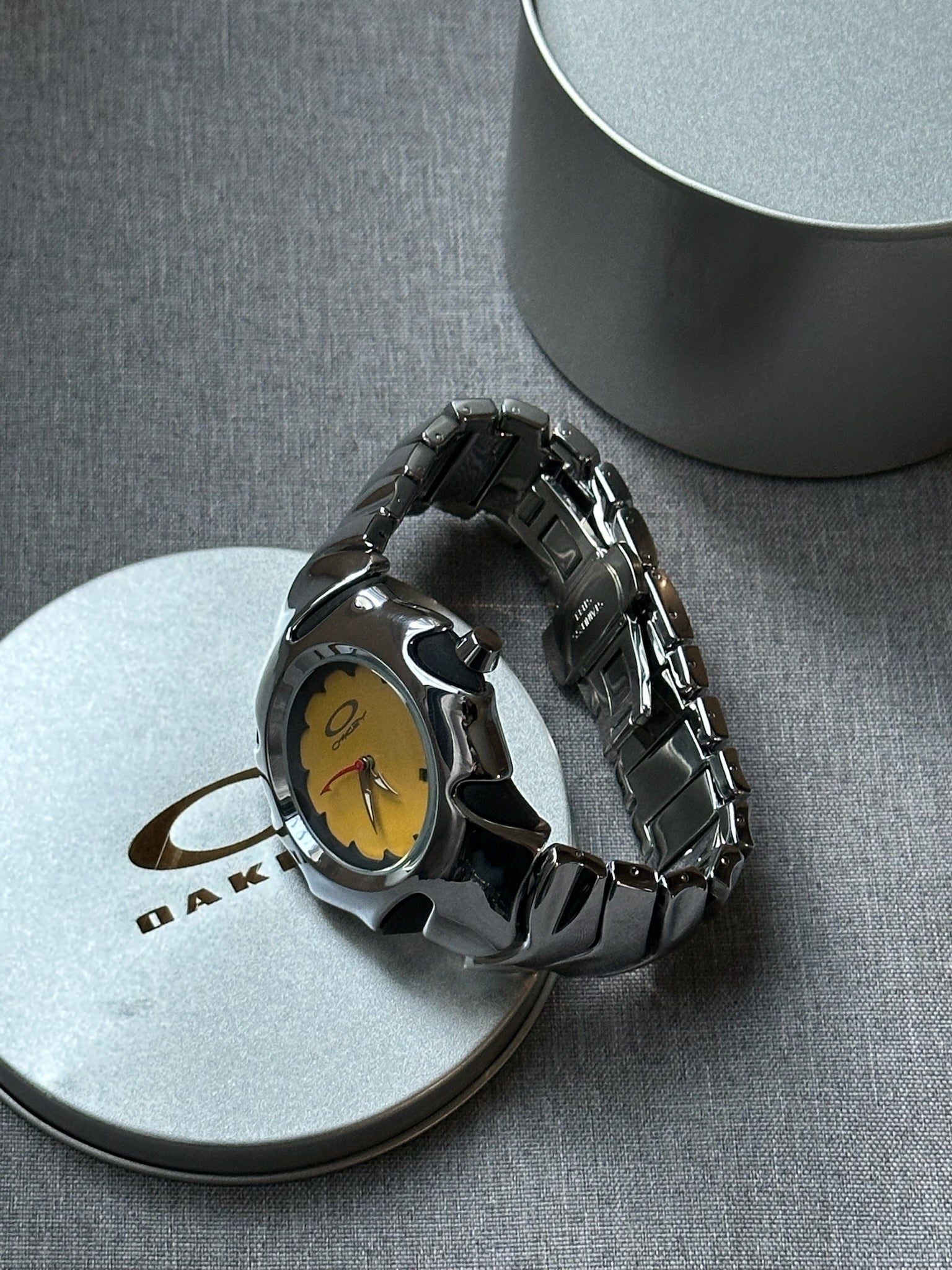 Oakley Blade Watch – Yellow dial Silver Shiny Stainless Steel, Swiss Movement, Collectible Men’s Watch