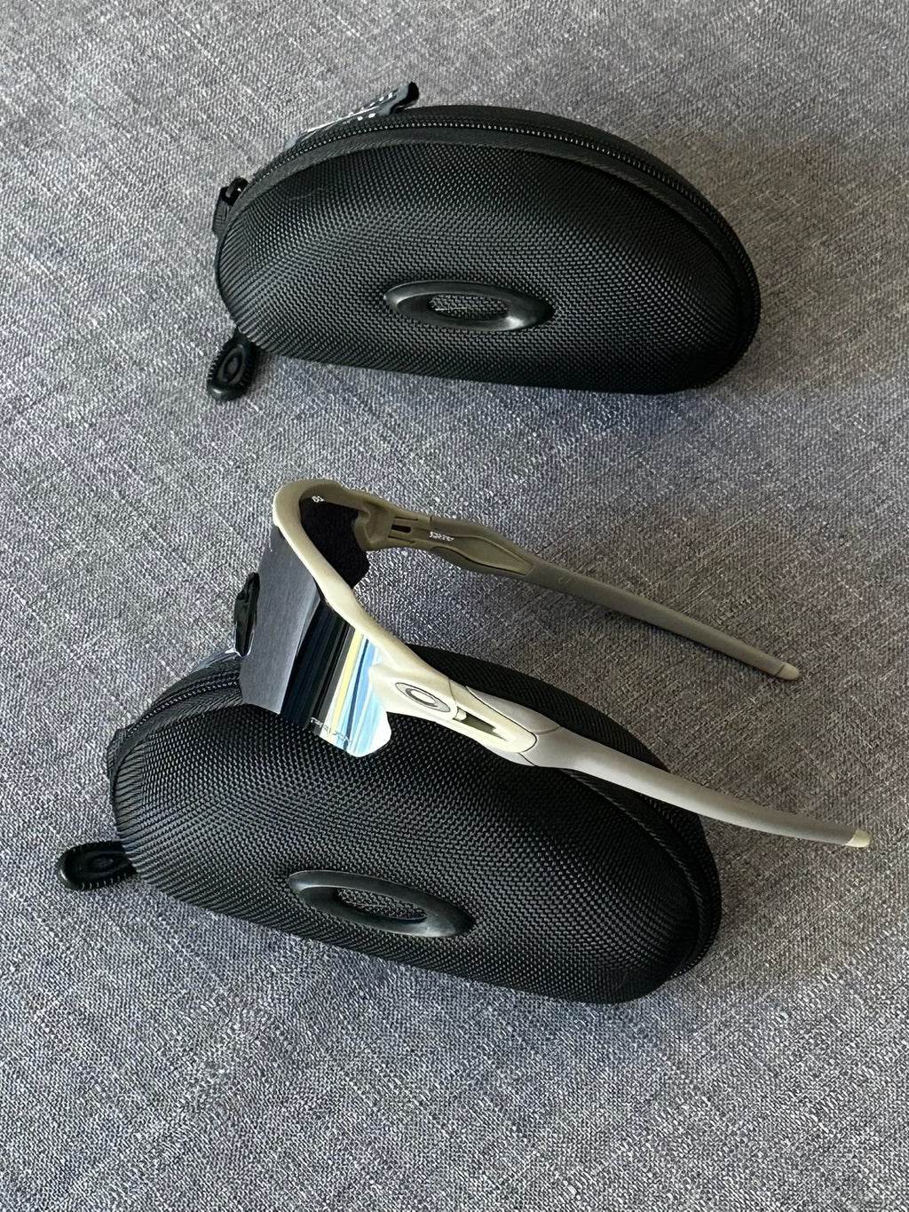 Oakley Performance Shield Sunglasses – Reflective Silver Lens Oakley-Style Sport Frame