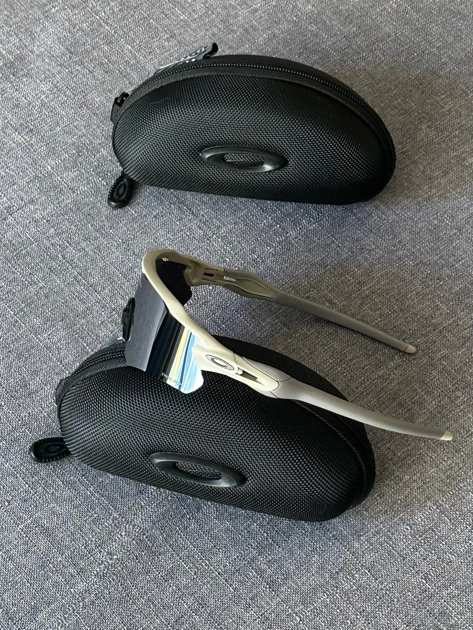 Oakley Performance Shield Sunglasses – Reflective Silver Lens Oakley-Style Sport Frame