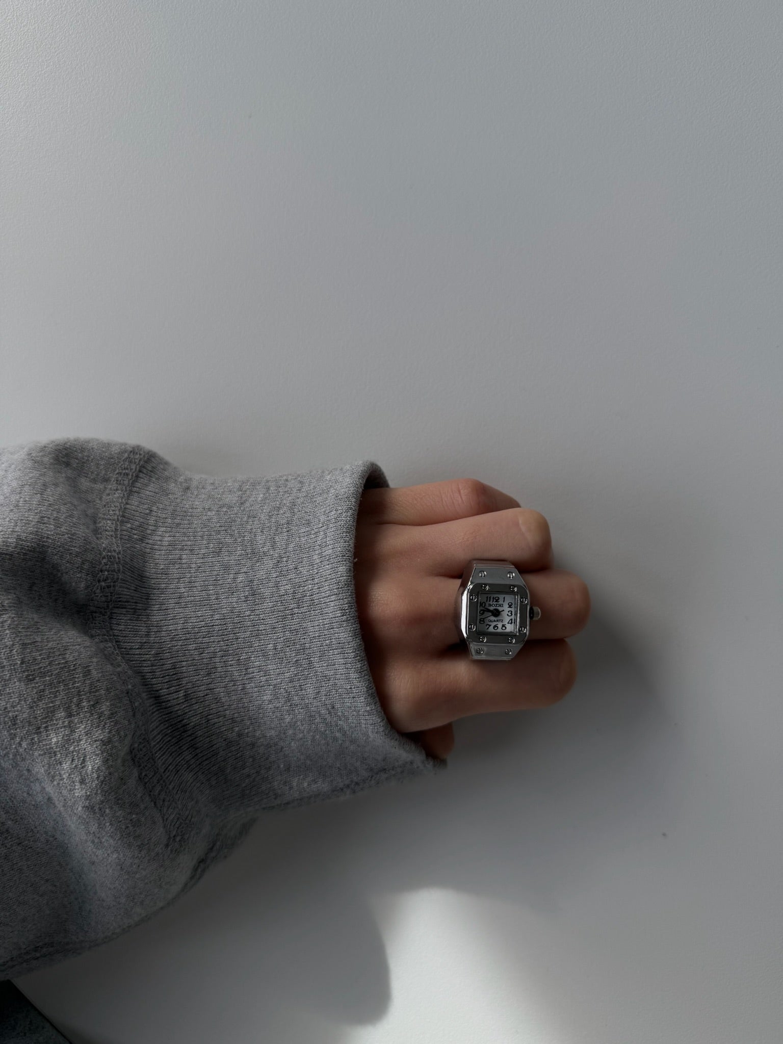 Classic Vintage-Inspired Ring Watch – Adjustable Stainless Steel Finger Watch | Y2K Fashion Accessory