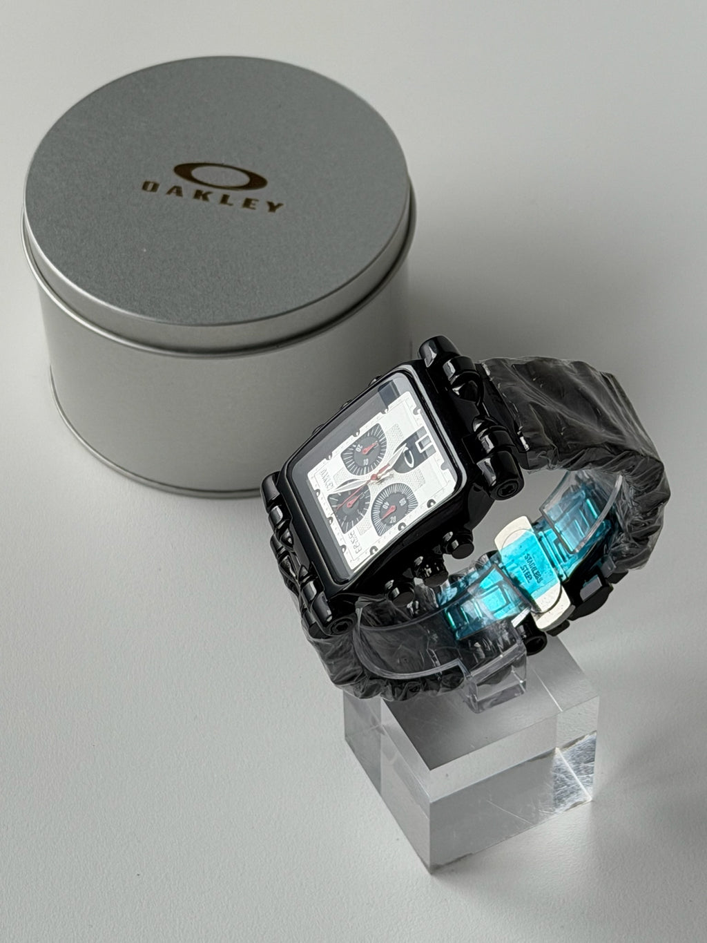 Oakley Minute Machine Watch – Black Bracelet / White Dial