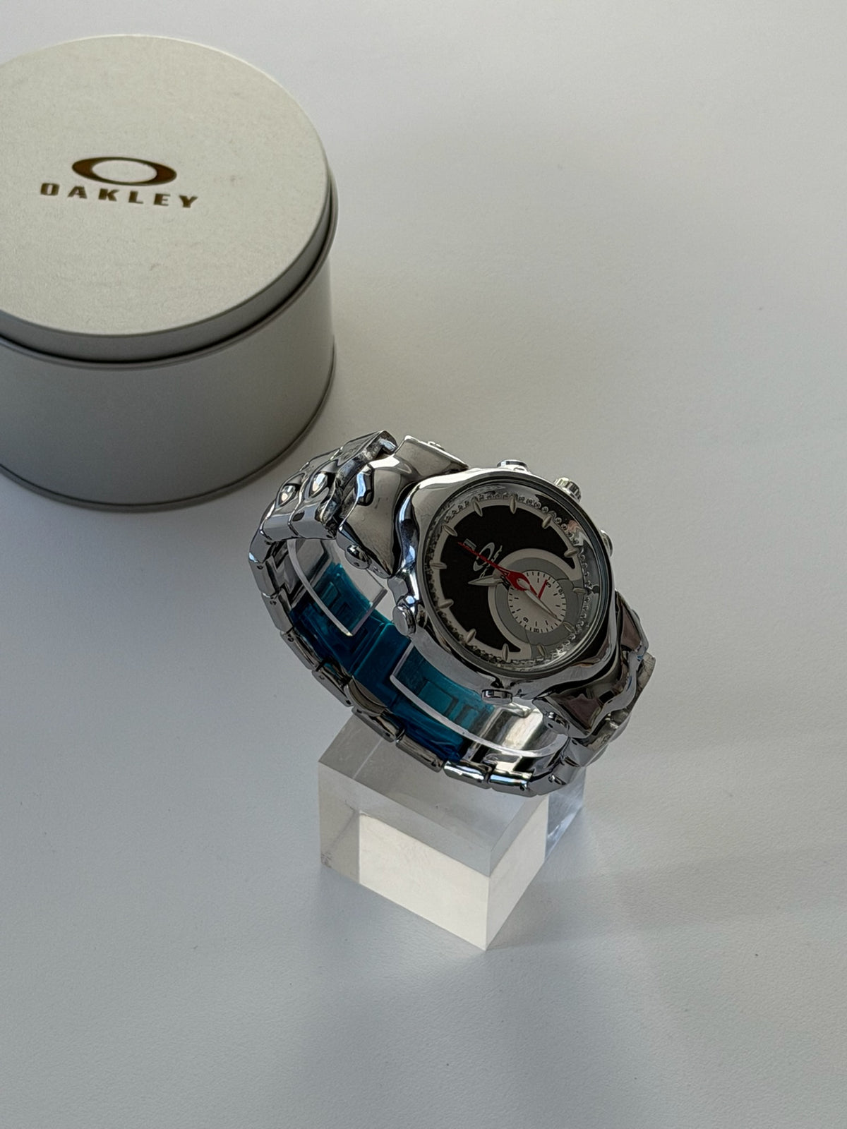 Oakley Judge Watch – Gloss Silver / Black Dial