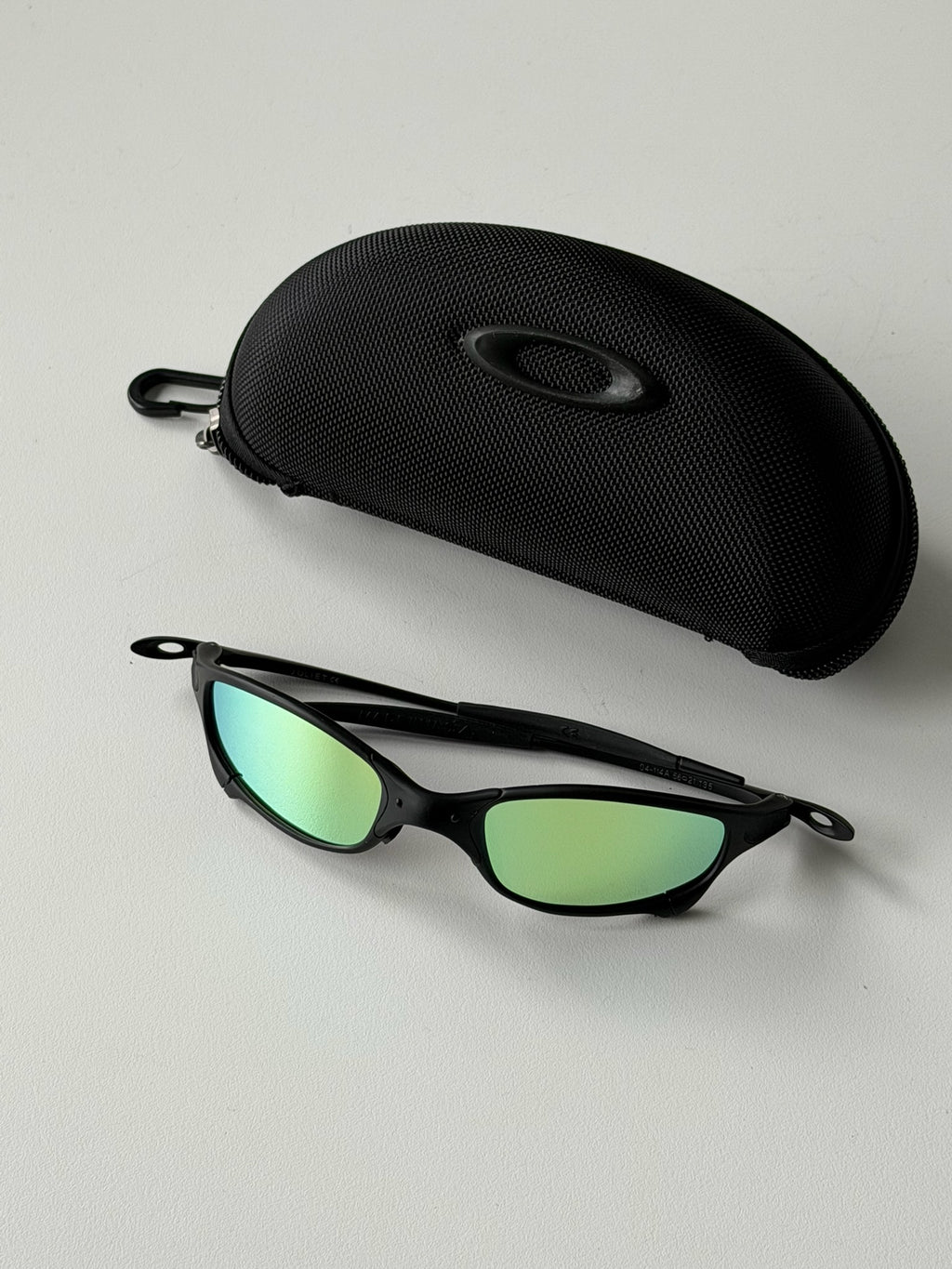 Vintage Oakley Juliet 1.0 – Black Frame / Green Iridescent Mirror Lens