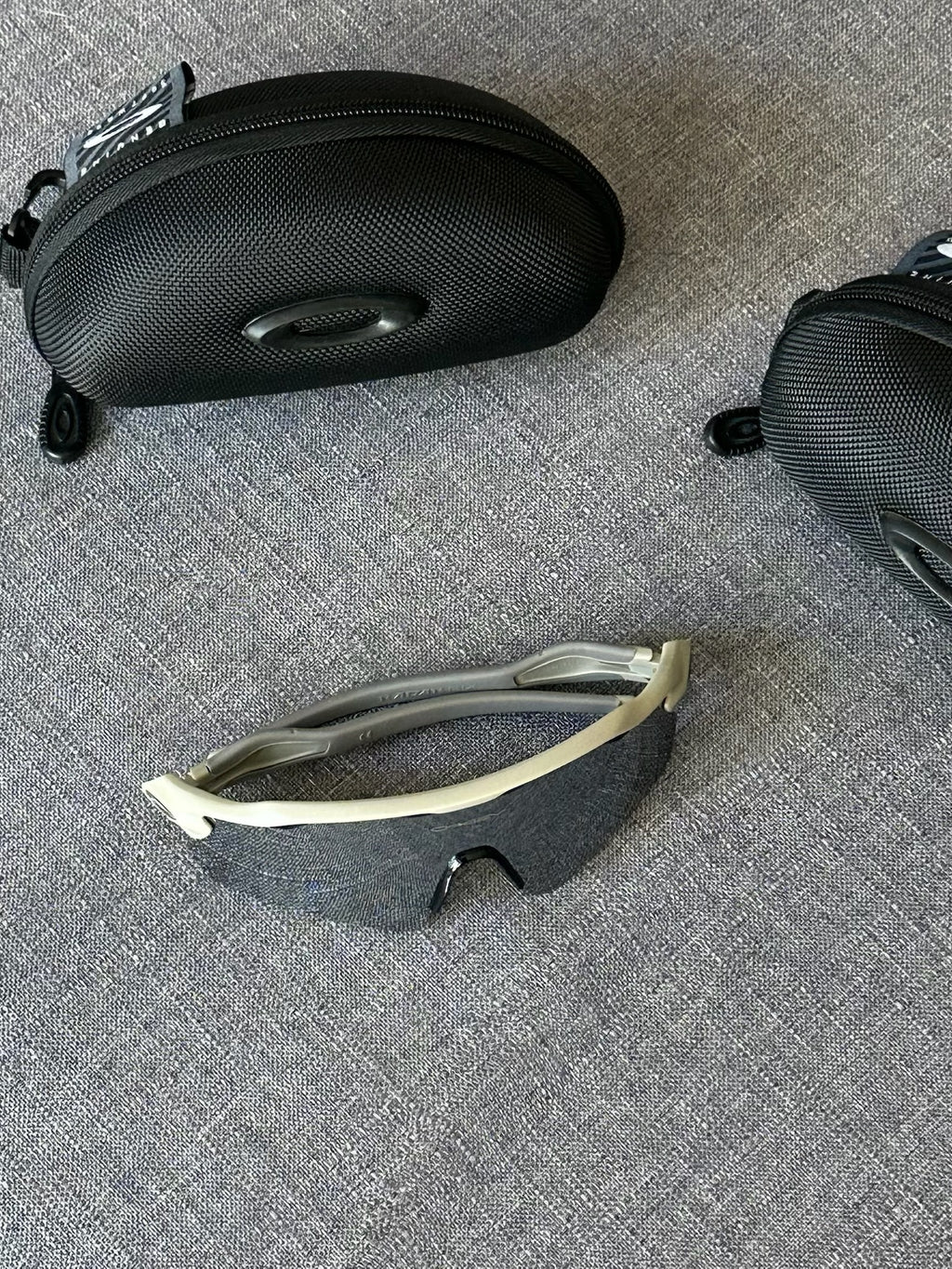 Oakley Performance Shield Sunglasses – Reflective Silver Lens Oakley-Style Sport Frame