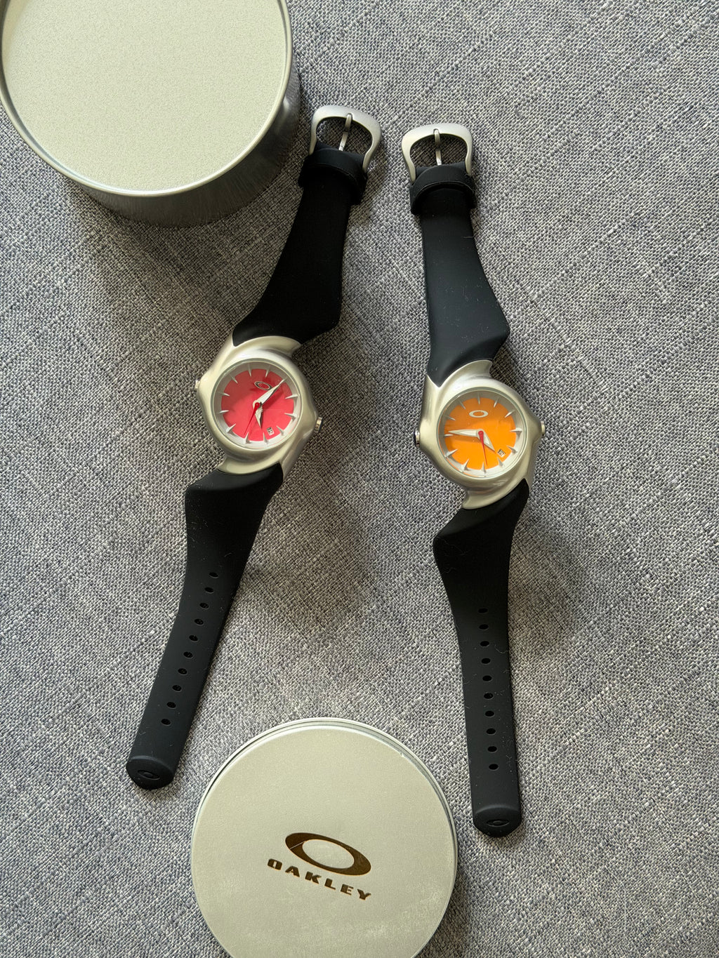 Oakley D1 Icon Watch: Black/White/Blue Dial, Rare Collectible Men's Sports Watch with Case