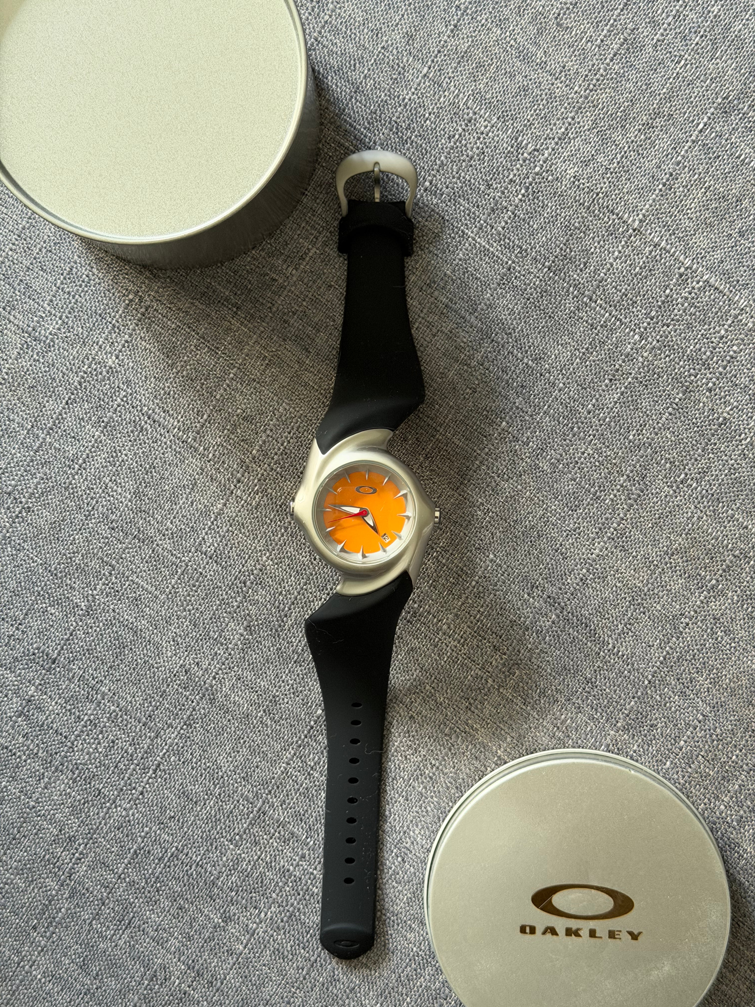 Oakley D1 Icon Watch: Black/White/Blue Dial, Rare Collectible Men's Sports Watch with Case