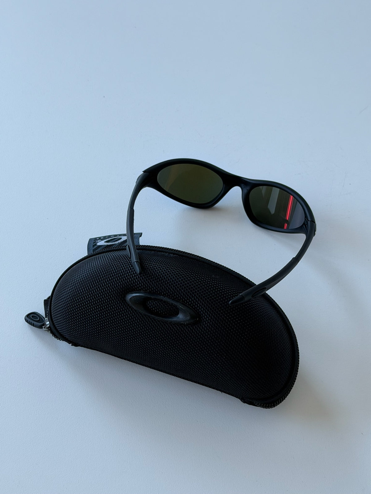 Oakley Eye Jacket Minute 1.0 – Matte Black Frame / Electric Blue Mirrored Lens