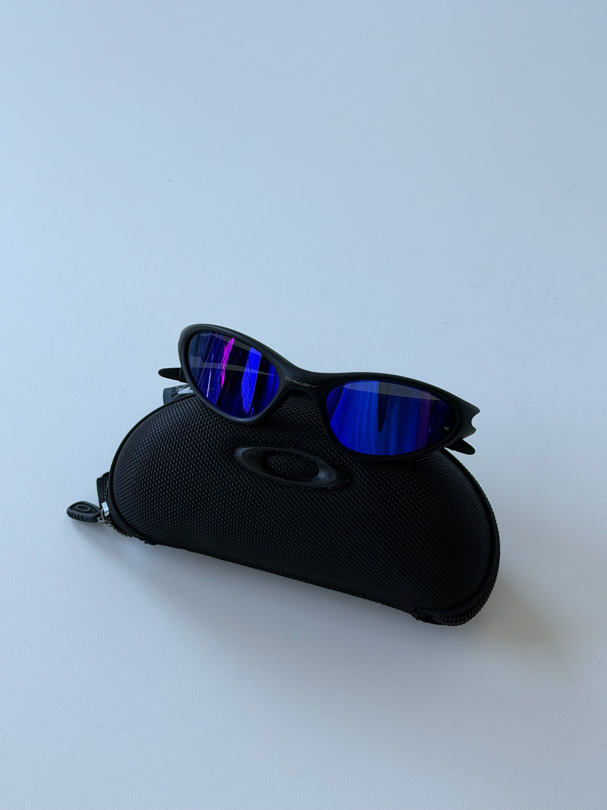 Oakley Eye Jacket Minute 1.0 – Matte Black Frame / Electric Blue Mirrored Lens
