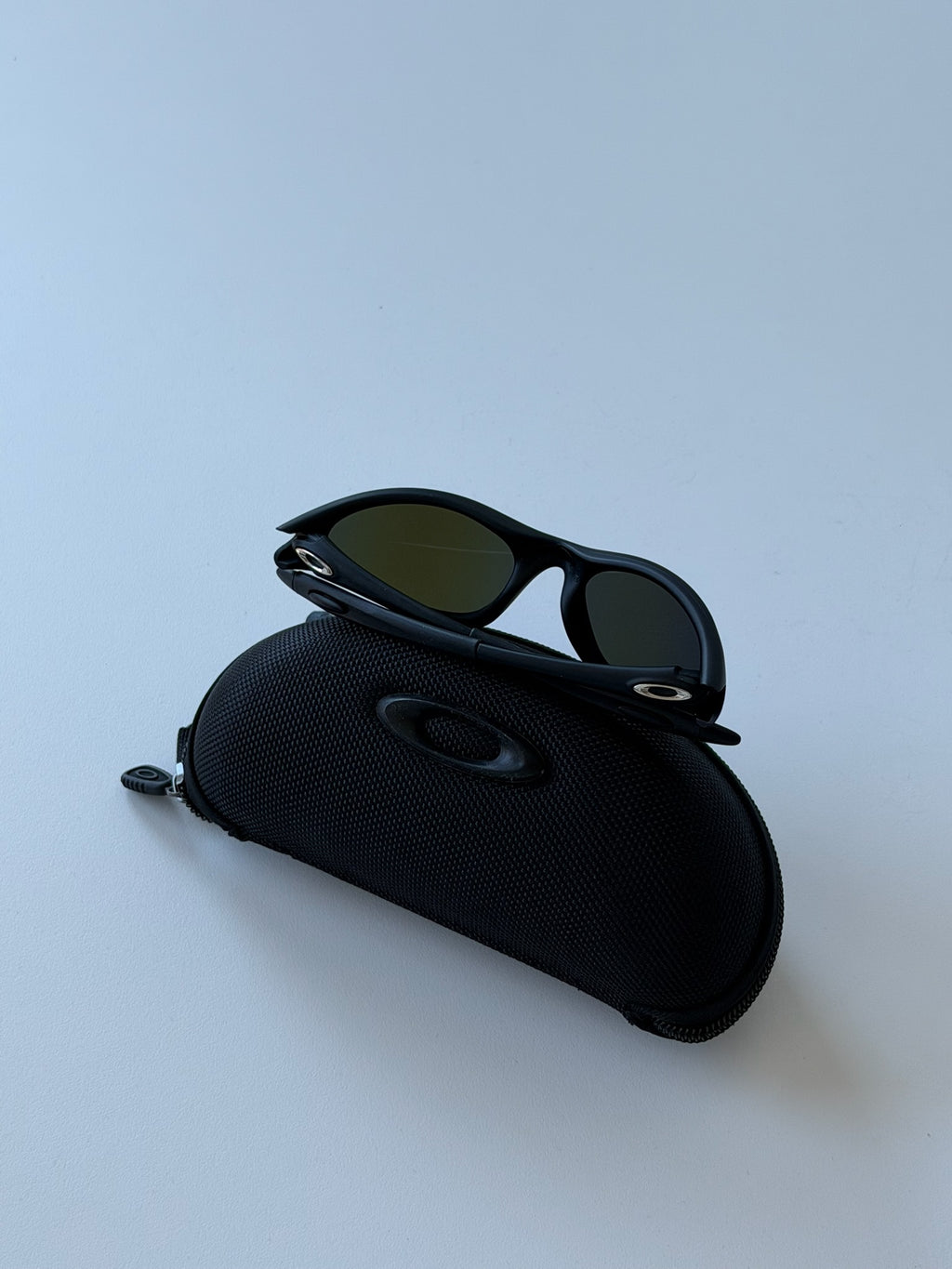 Oakley Eye Jacket Minute 1.0 – Matte Black Frame / Electric Blue Mirrored Lens