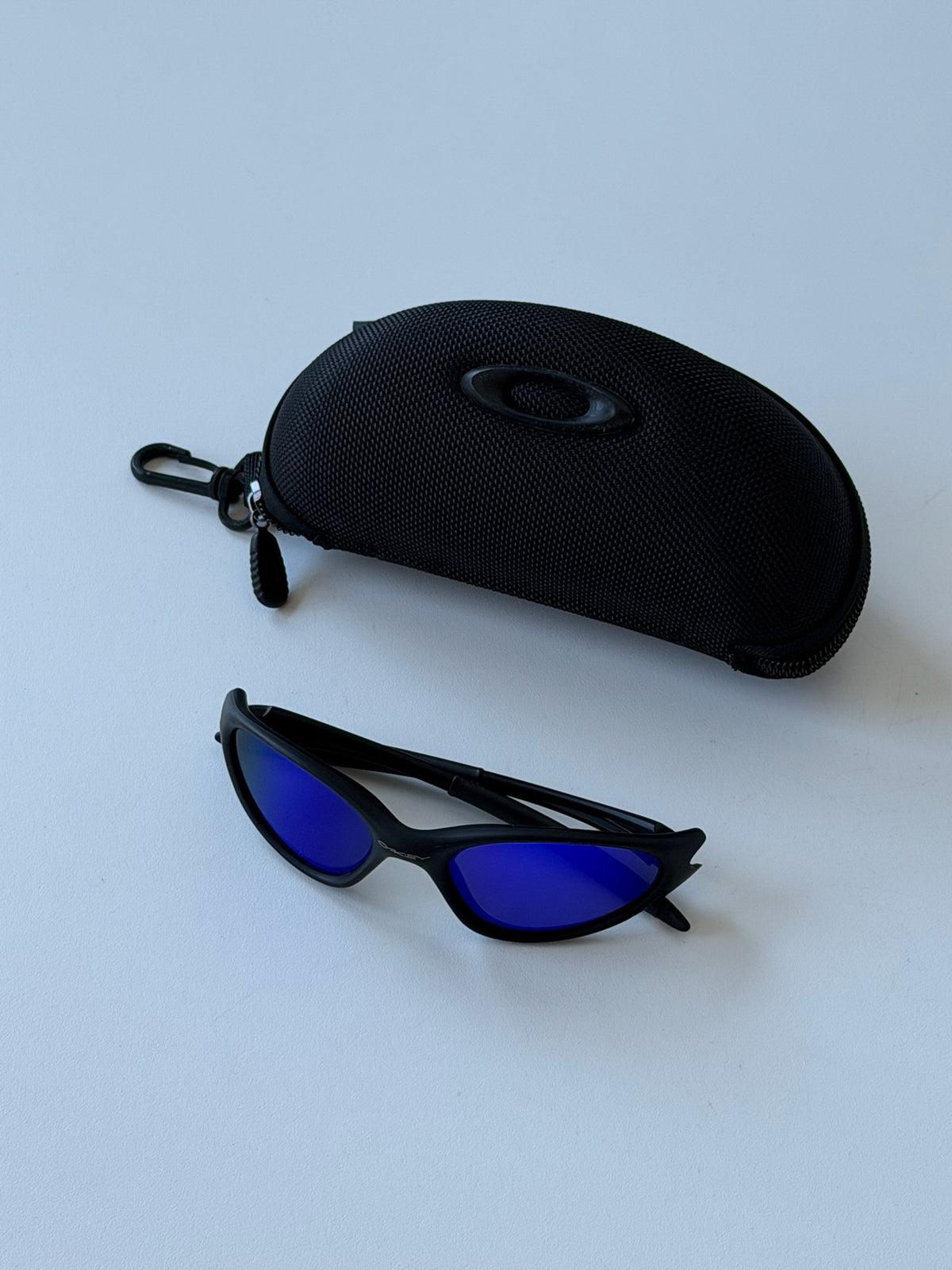 Oakley Eye Jacket Minute 1.0 – Matte Black Frame / Electric Blue Mirrored Lens