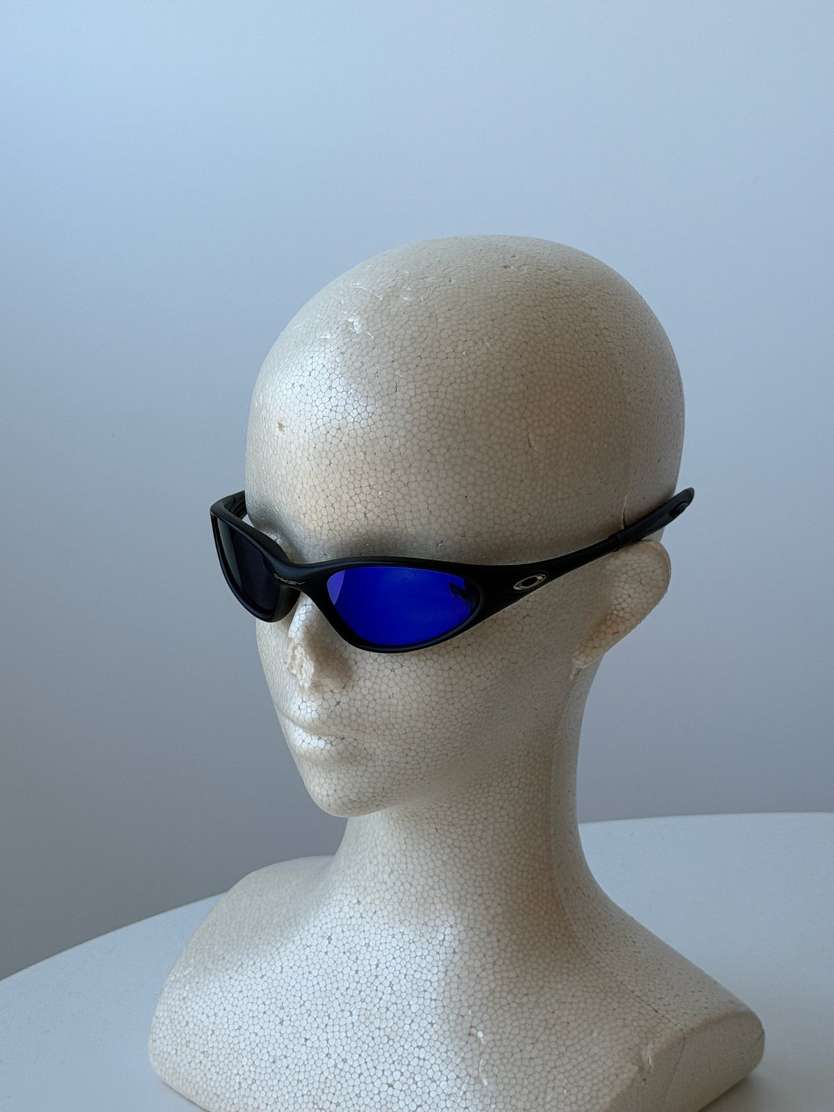 Oakley Eye Jacket Minute 1.0 – Matte Black Frame / Electric Blue Mirrored Lens