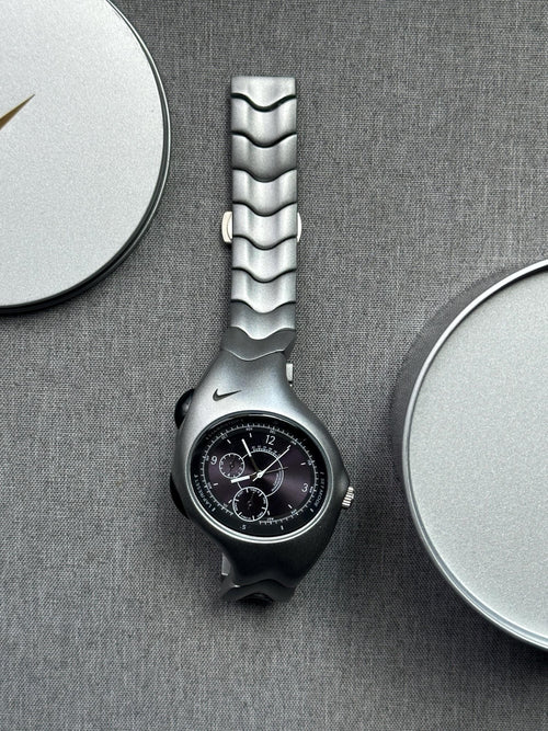 Nike Triax Chronograph Watch – Metallic Silver Wave-Link Band, Black Dial | Vintage Nike Sports Watch