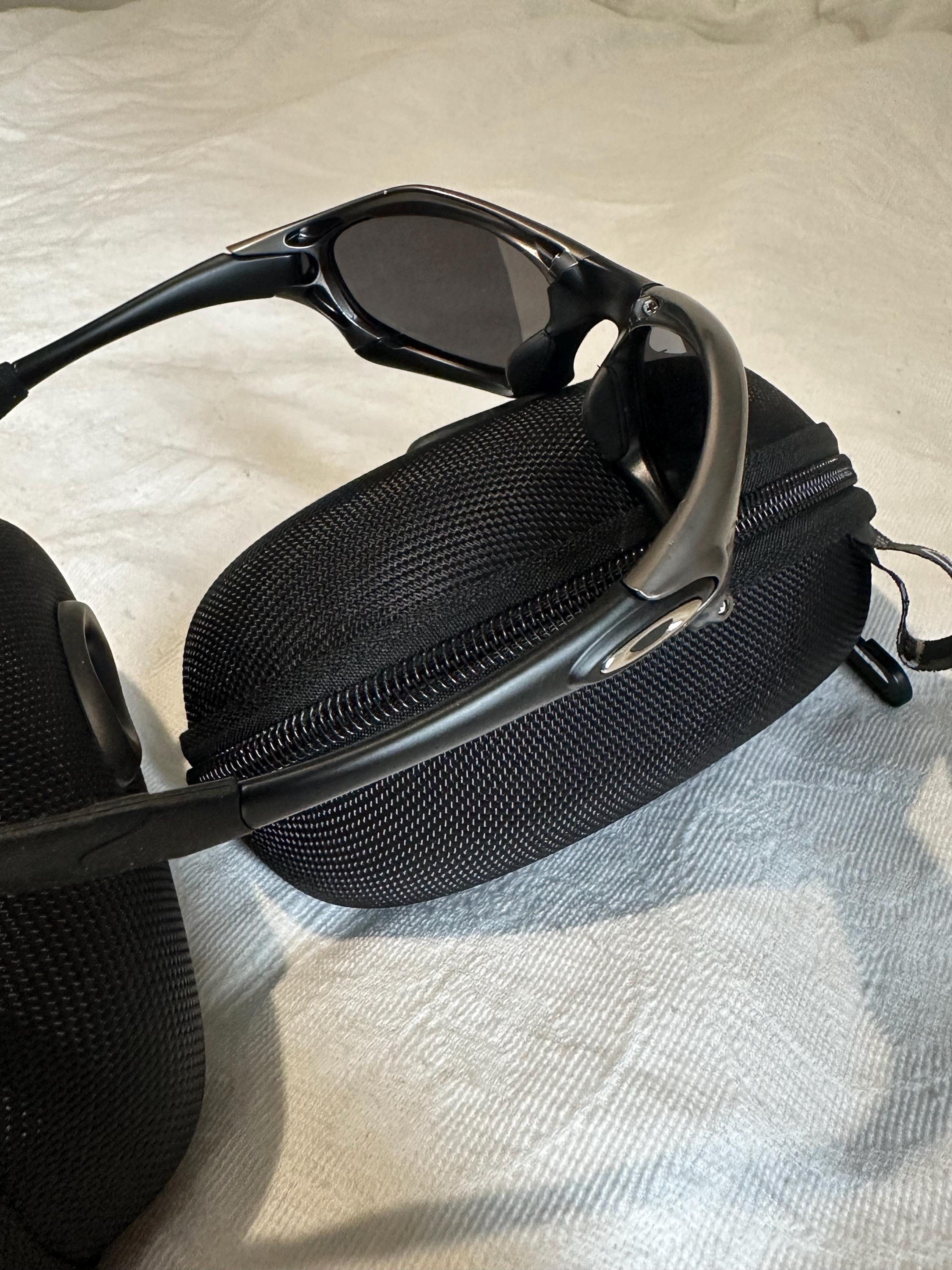 Vintage Oakley Sunglasses: Polished Charcoal Frame, Black Lenses with Case