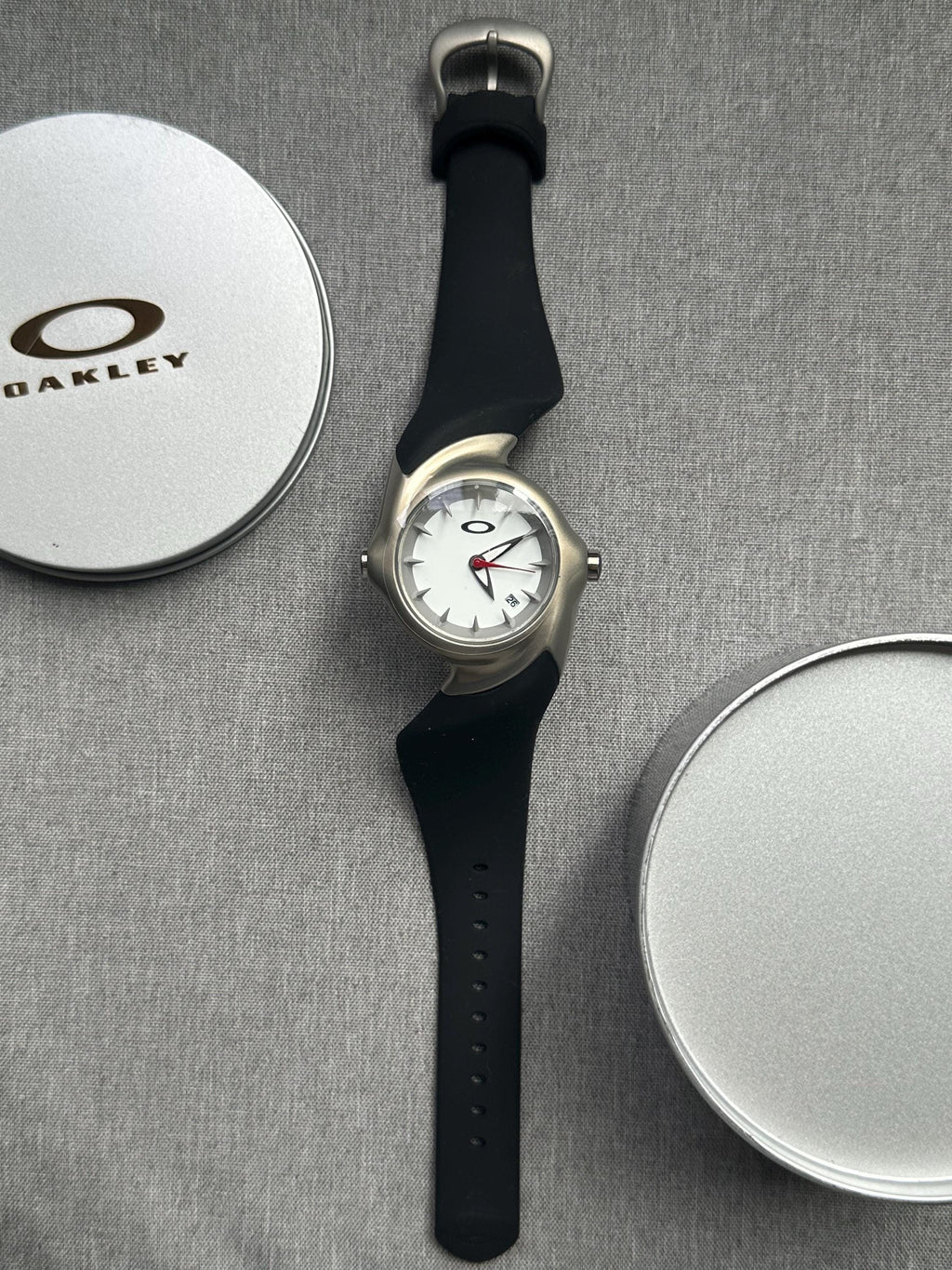 Oakley D1 Icon Watch: Black/White/Blue Dial, Rare Collectible Men's Sports Watch with Case