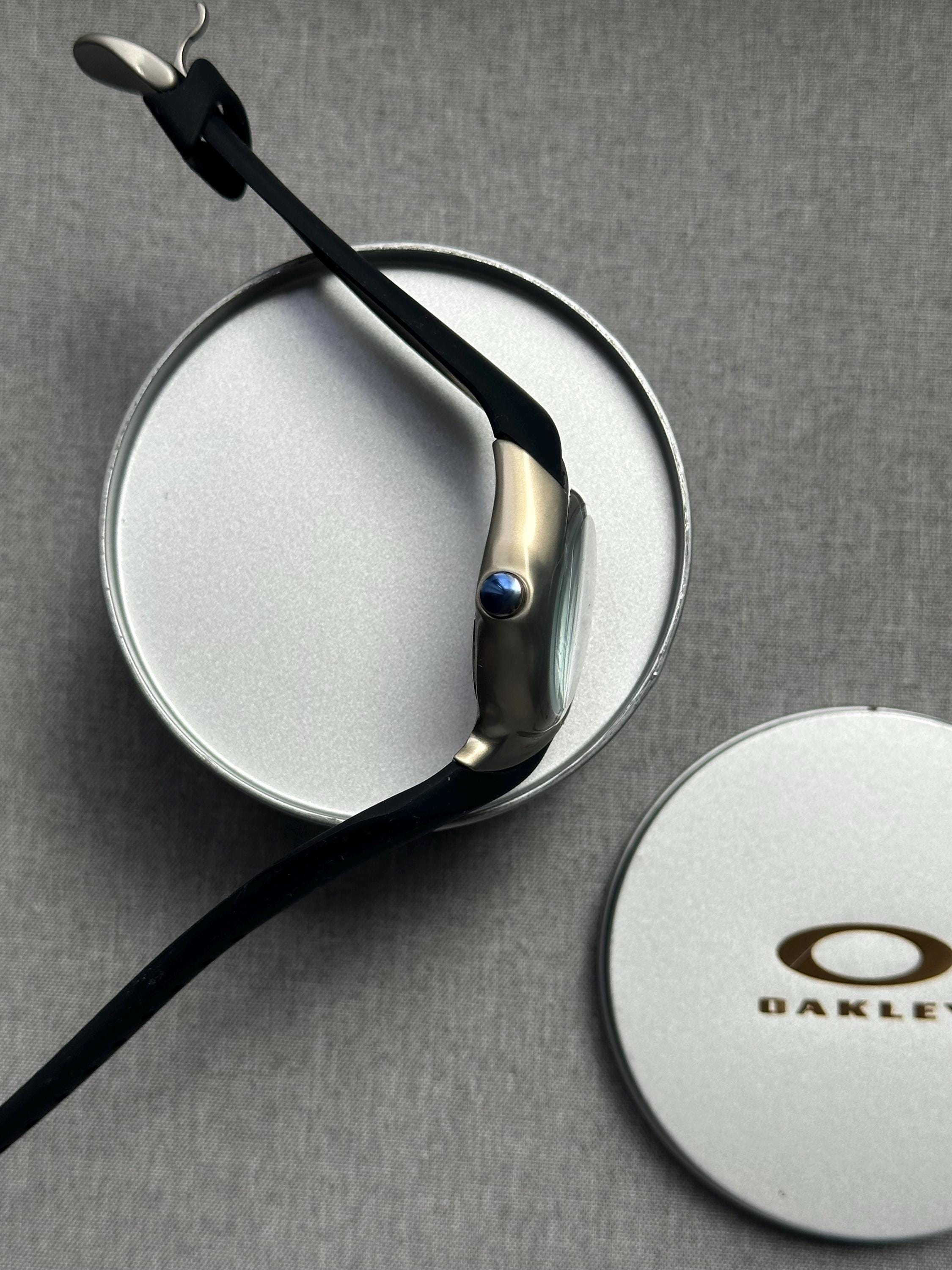 Oakley D1 Icon Watch: Black/White/Blue Dial, Rare Collectible Men's Sports Watch with Case