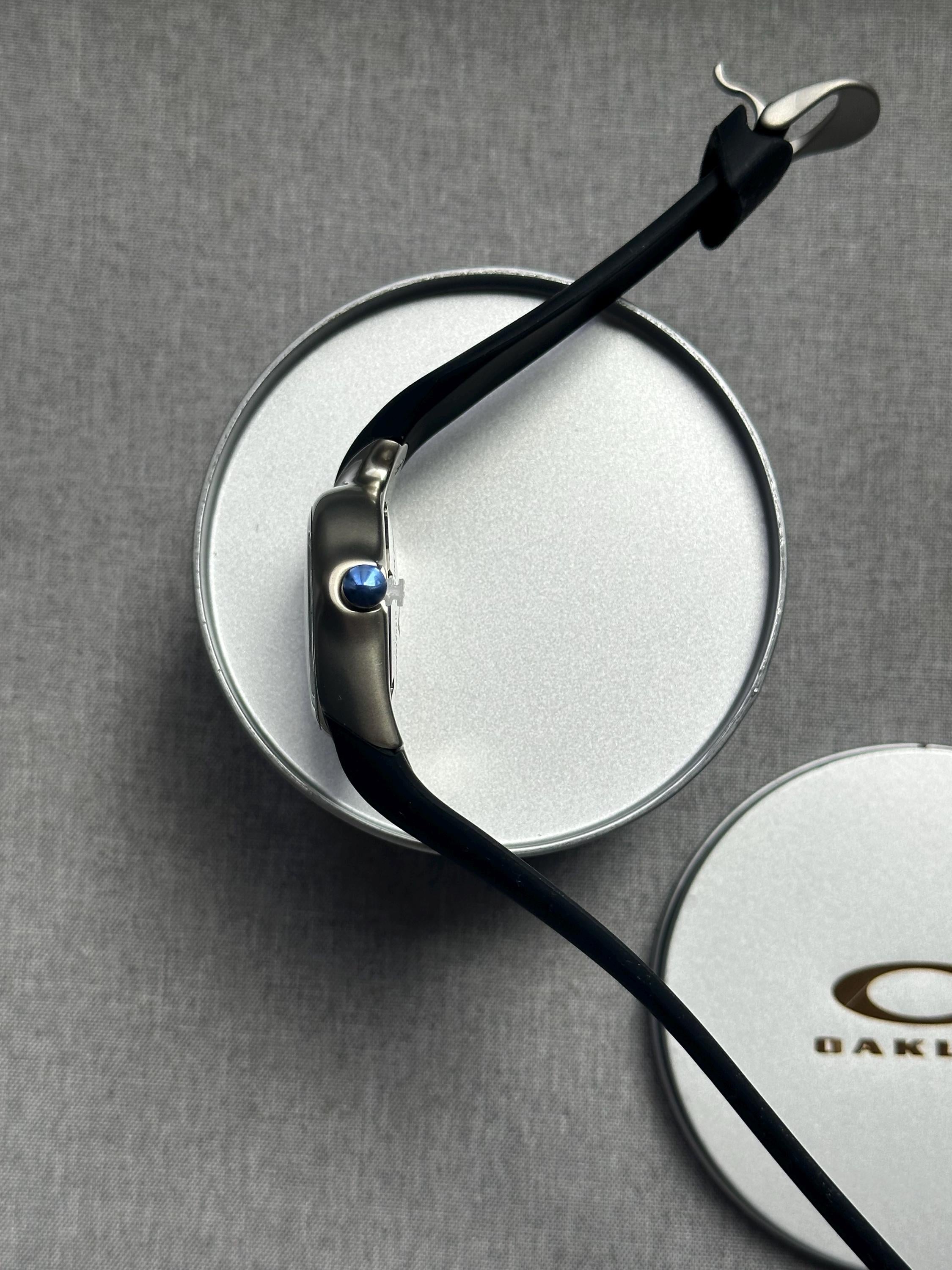 Oakley D1 Icon Watch: Black/White/Blue Dial, Rare Collectible Men's Sports Watch with Case