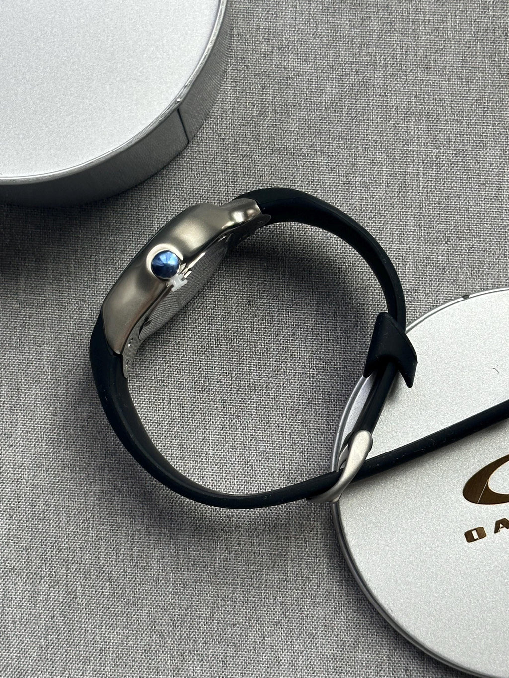 Oakley D1 Icon Watch: Black/White/Blue Dial, Rare Collectible Men's Sports Watch with Case