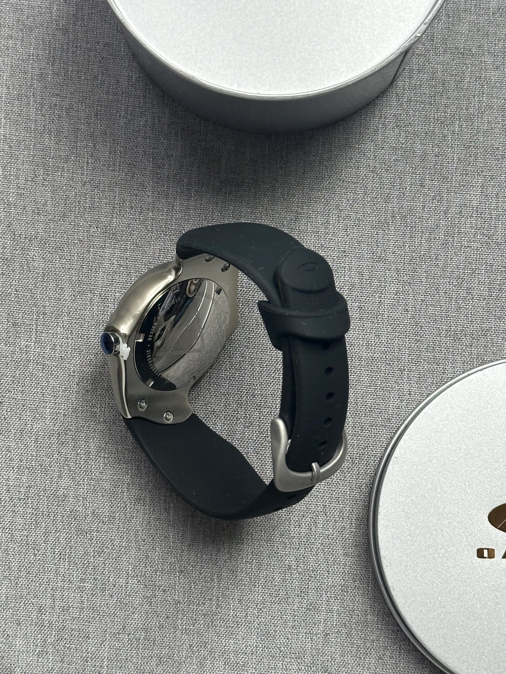 Oakley D1 Icon Watch: Black/White/Blue Dial, Rare Collectible Men's Sports Watch with Case