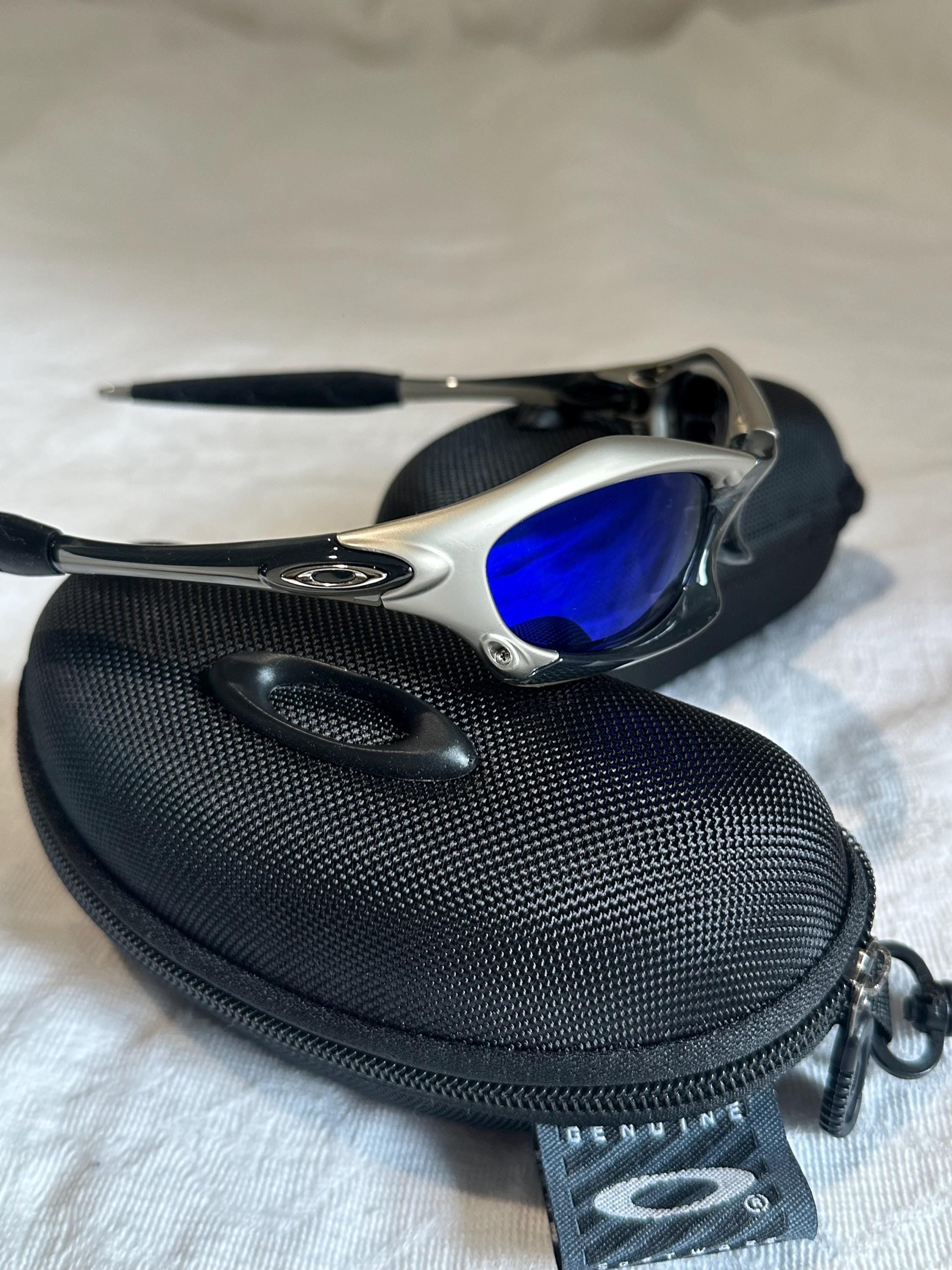 Vintage Oakley Splice Sunglasses: Polished Silver Frame, Blue