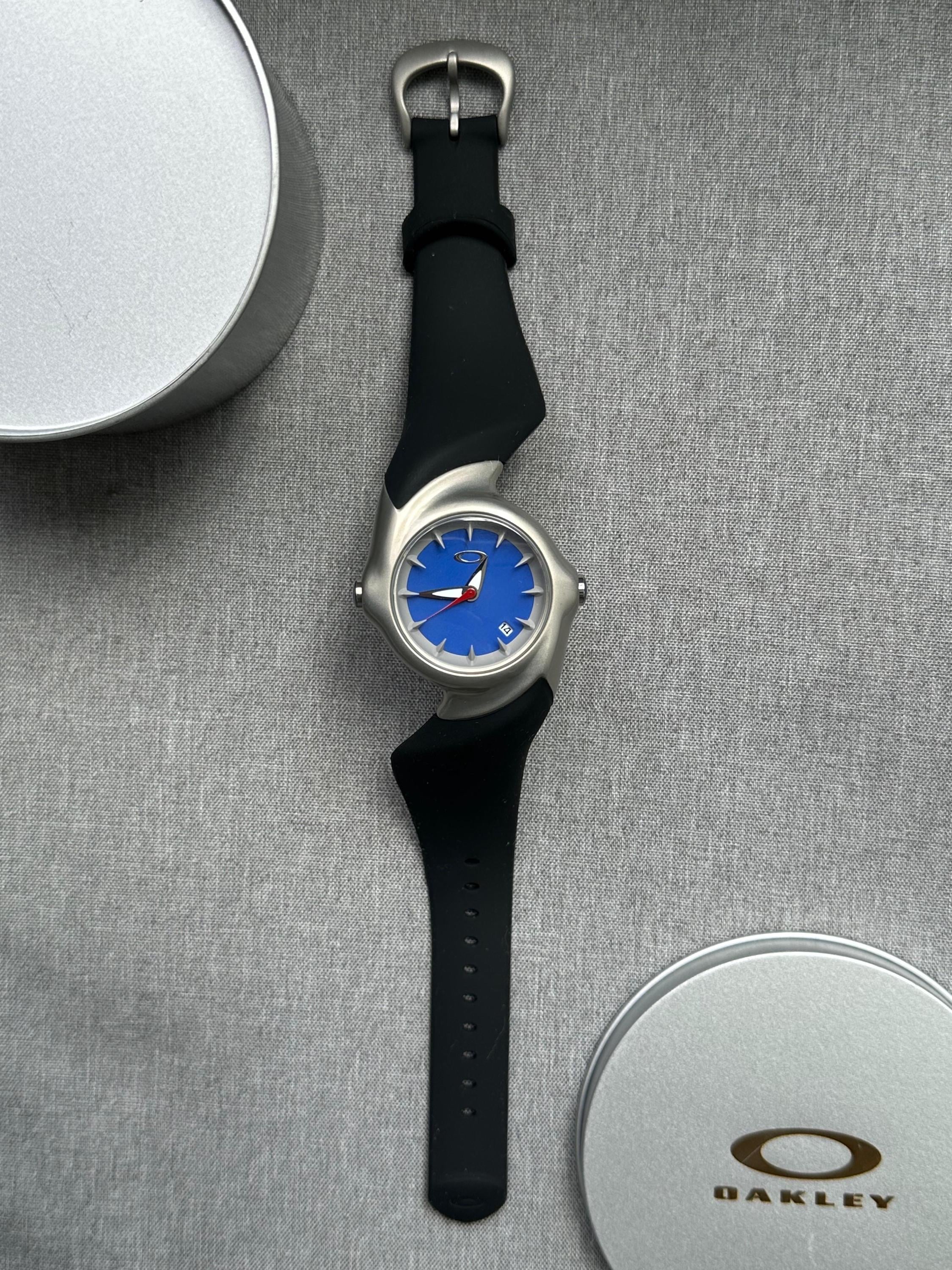 Oakley D1 Icon Watch: Black/White/Blue Dial, Rare Collectible Men's Sports Watch with Case