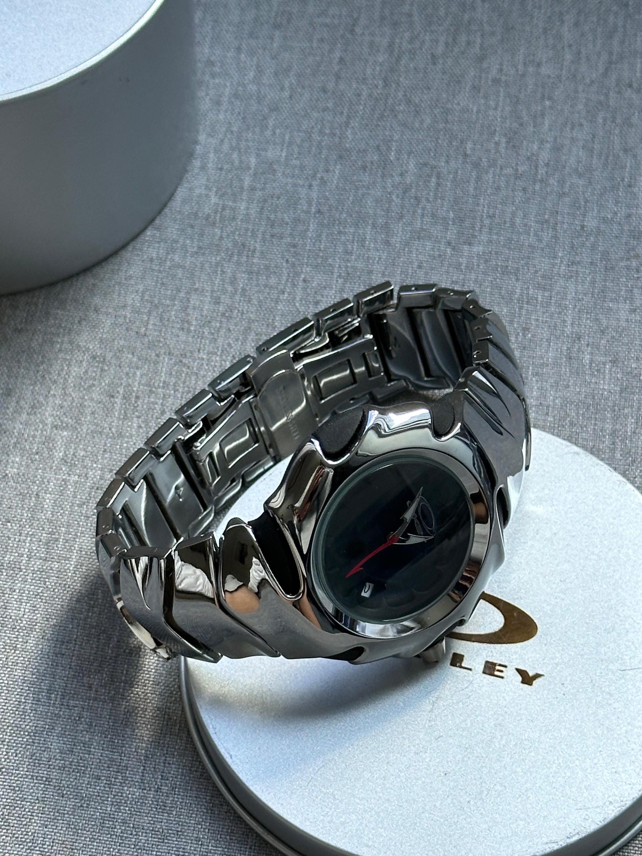 Oakley 腕時計 VINTAGE OAKLEY CRUSH 1.0 WATCH, RED FACE, NEW BATTERY, WORKING | eBay